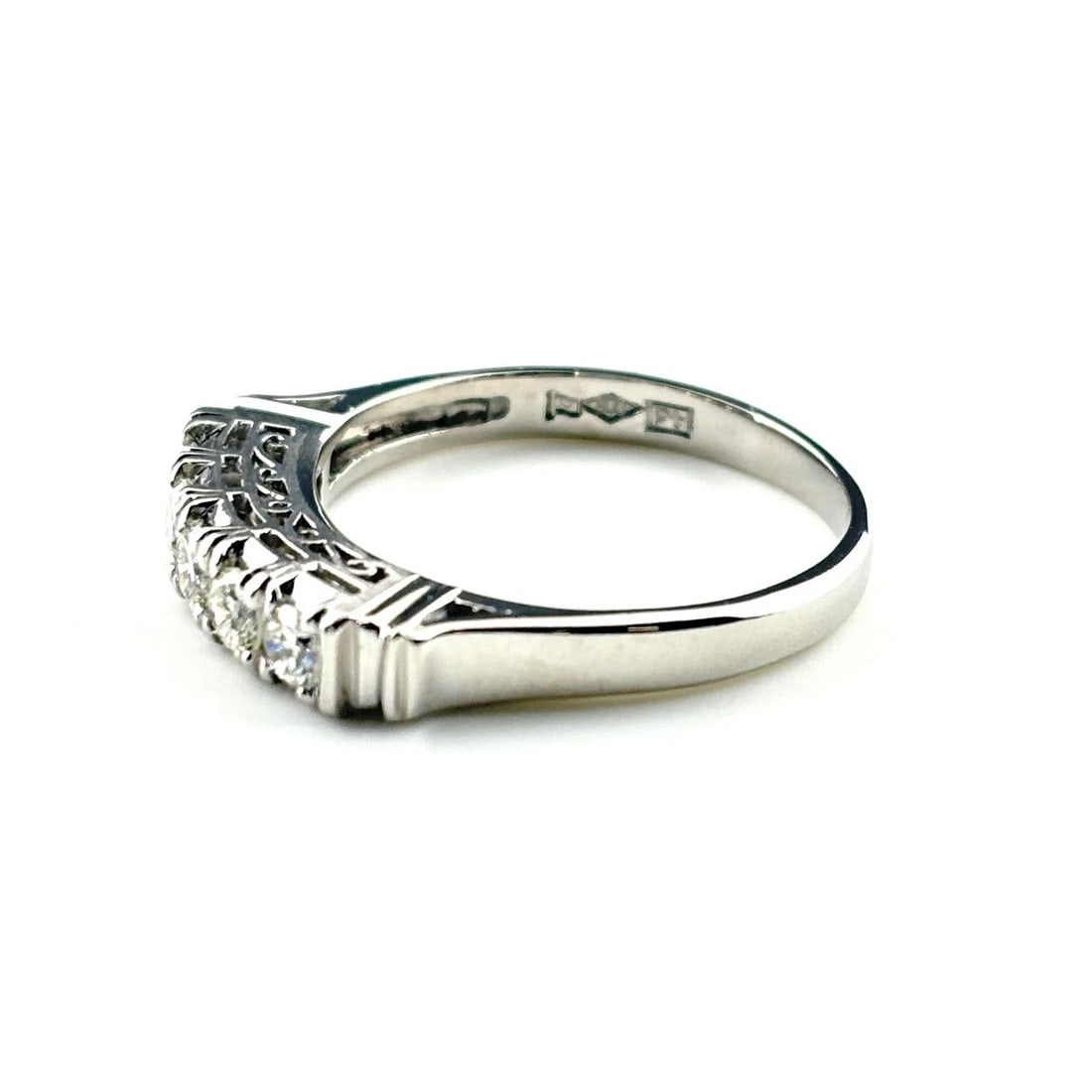 MELEE DIAMOND DESIGN RING PLATINUM PT900: Melee Diamond Design Ring Platinum Pt900 Brand: Unbranded Type: Ring Material: Pt900, Color: Platinum Size: US 7 to 7.5 Accessories: None Accessories Notice: When purchasing pre-owned good