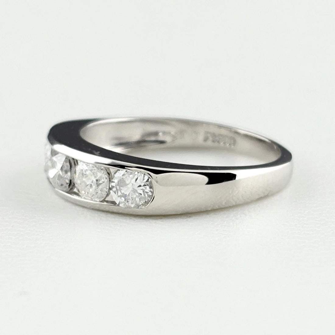MELEE DIAMOND DESIGN RING PLATINUM PT900: Melee Diamond Design Ring Platinum Pt900 Brand: Unbranded Type: Ring Material: Pt900, Color: Platinum Size: US 6.5 to 7 Accessories: None Accessories Notice: When purchasing pre-owned good
