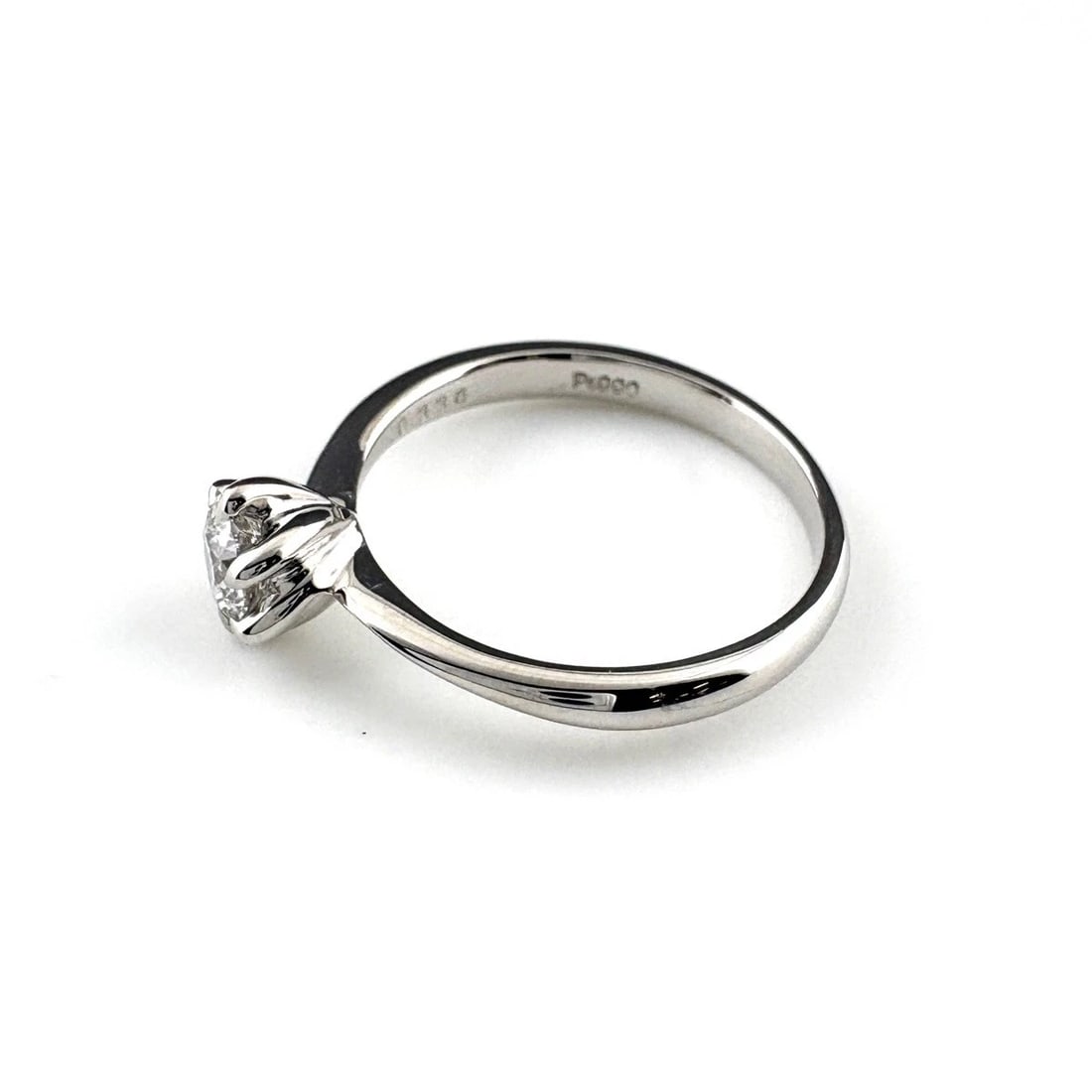 DIAMOND DESIGN RING PLATINUM PT900: Diamond Design Ring Platinum Pt900 Brand: Unbranded Type: Ring Material: Pt900, Color: Platinum Size: US 5.5 to 6 Accessories: None Accessories Notice: When purchasing pre-owned goods, please refer