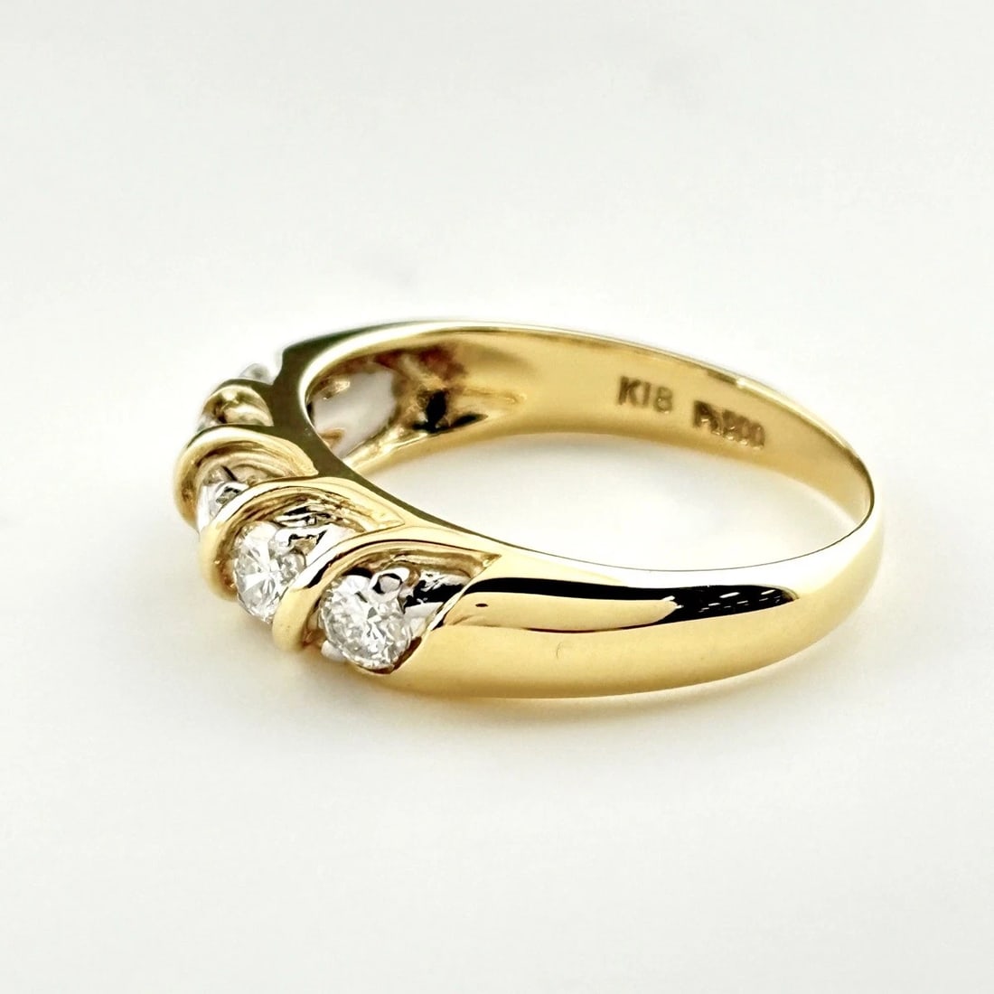 MELEE DIAMOND DESIGN RING YELLOW GOLD PLATINUM: Melee Diamond Design Ring Yellow Gold Platinum Brand: Unbranded Type: Ring Material: 18K, Color: YellowGold Platinum Size: US 7 to 7.5 Accessories: None Accessories Notice: When purchasing