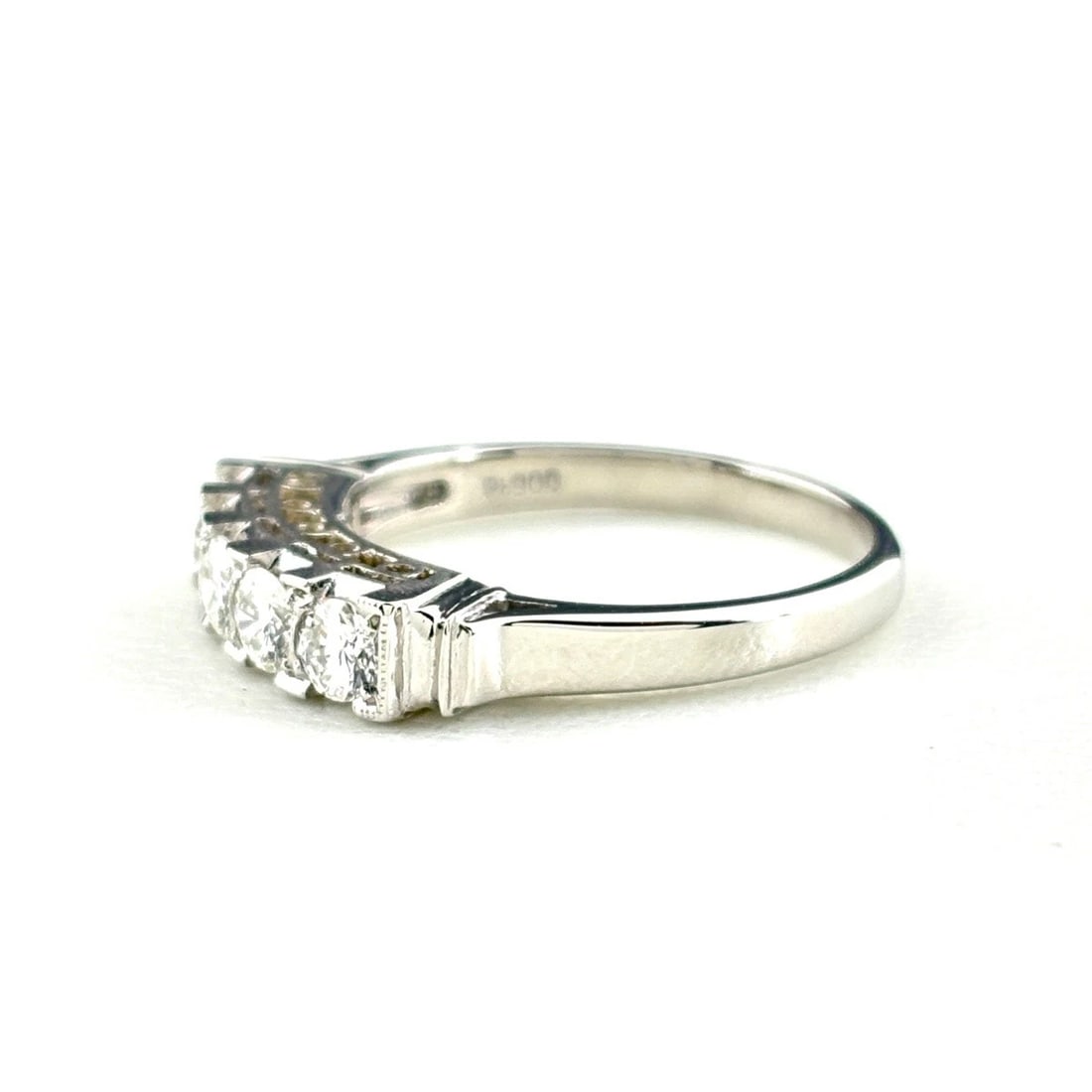 MELEE DIAMOND DESIGN RING PLATINUM PT900: Melee Diamond Design Ring Platinum Pt900 Brand: Unbranded Type: Ring Material: Pt900, Color: Platinum Size: US 5 to 5.5 Accessories: None Accessories Notice: When purchasing pre-owned goods, please