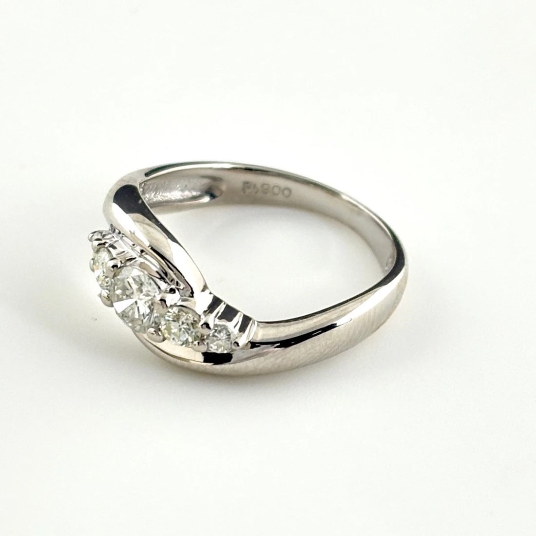 MELEE DIAMOND DESIGN RING PLATINUM PT900: Melee Diamond Design Ring Platinum Pt900 Brand: Unbranded Type: Ring Material: Pt900, Color: Platinum Size: US 5.5 to 6 Accessories: None Accessories Notice: When purchasing pre-owned good