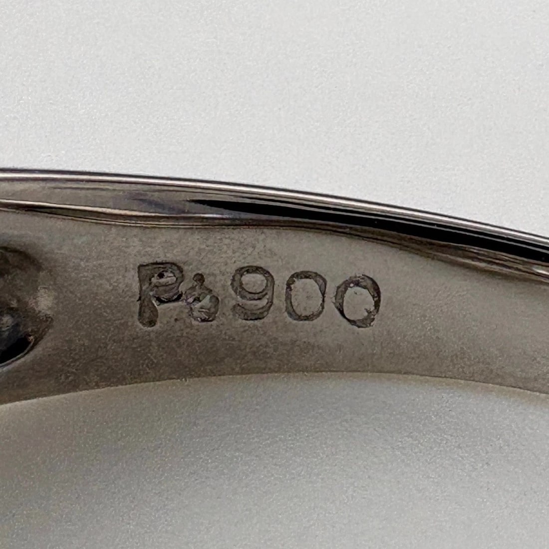 MELEE DIAMOND DESIGN RING PLATINUM PT900 - 3