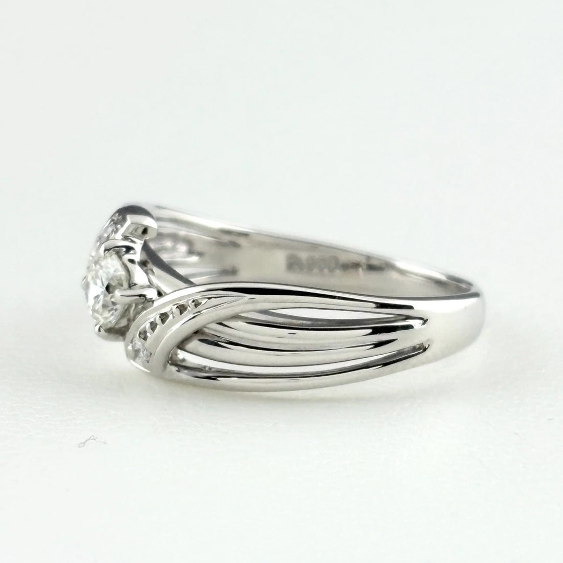 MELEE DIAMOND DESIGN RING PLATINUM PT900: Melee Diamond Design Ring Platinum Pt900 Brand: Unbranded Type: Ring Material: Pt900, Color: Platinum Size: US 5 to 5.5 Accessories: None Accessories Notice: When purchasing pre-owned goods, please