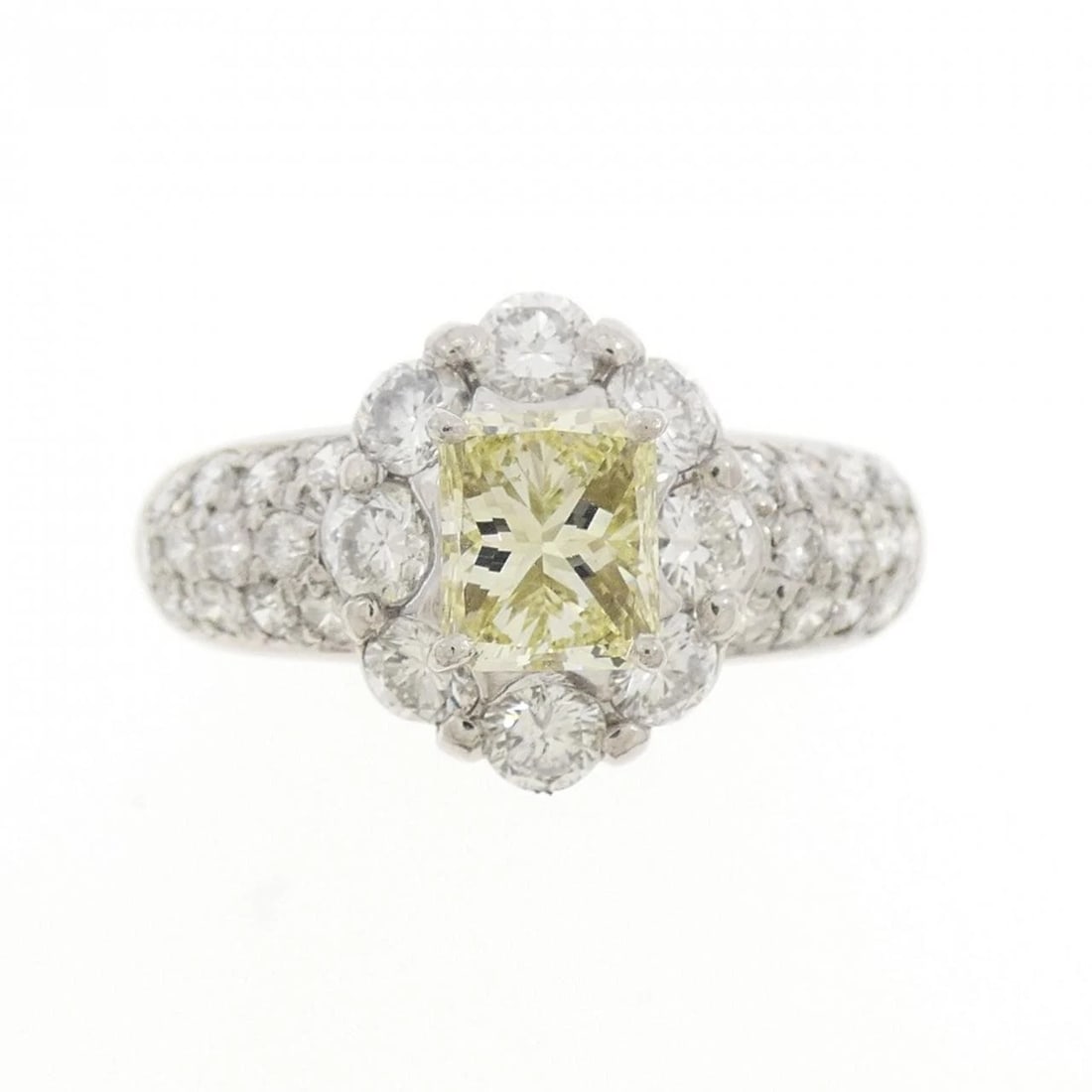 PT900 DIAMOND RING (1 of 2)