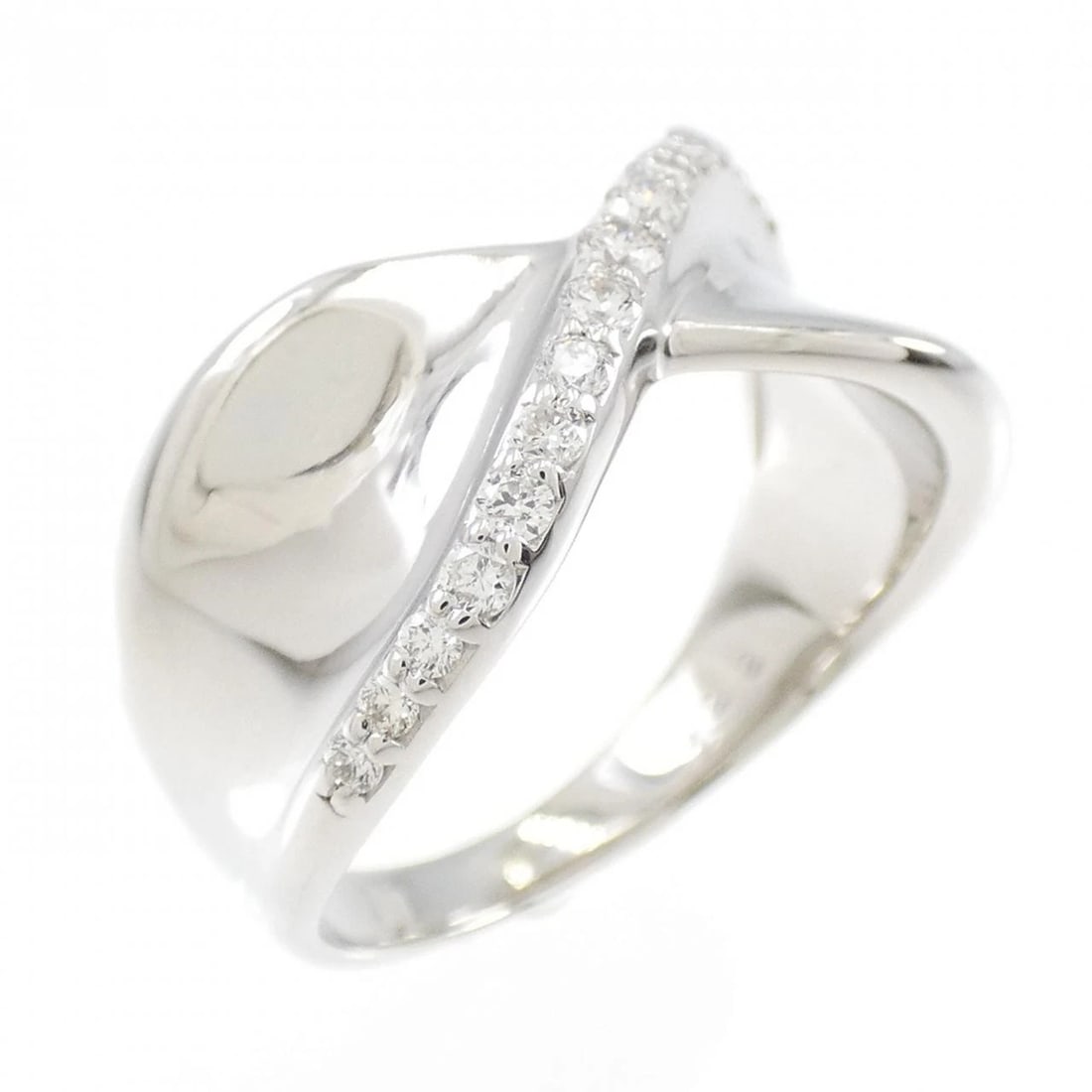 PT900 DIAMOND RING: PT900 Diamond Ring Brand: Unbranded Type: Diamond Ring Material: PT900, Color: Silver Size: US 6 Accessories: None Accessories Notice: When purchasing pre-owned goods, please refer to the photos of