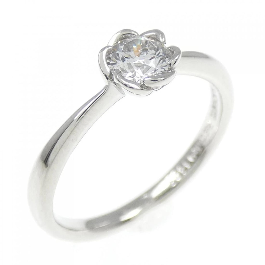 PT900 FLOWER DIAMOND RING: PT900 Flower Diamond Ring Brand: Unbranded Type: Diamond ring Material: PT900, Main Stone/Creation Natural Color: Silver Size: US 5.5 Accessories: None Accessories Notice: When purchasing pre-owned