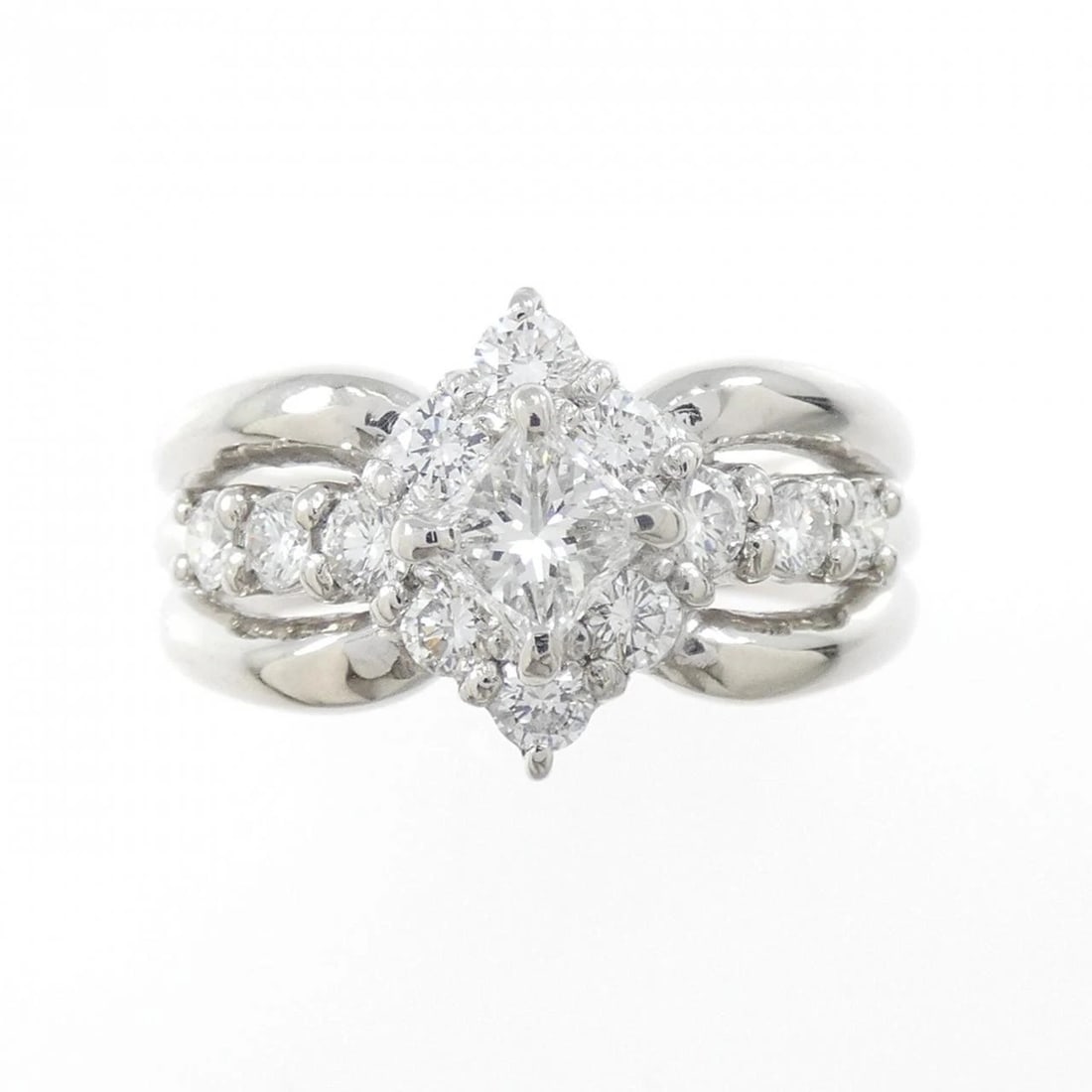 PT900 DIAMOND RING: PT900 Diamond Ring Brand: Unbranded Type: Diamond Ring Material: PT900, Main Stone/Creation Natural Color: Silver Size: US 6 1/4 Accessories: None Accessories Notice: When purchasing pre-owned goods,