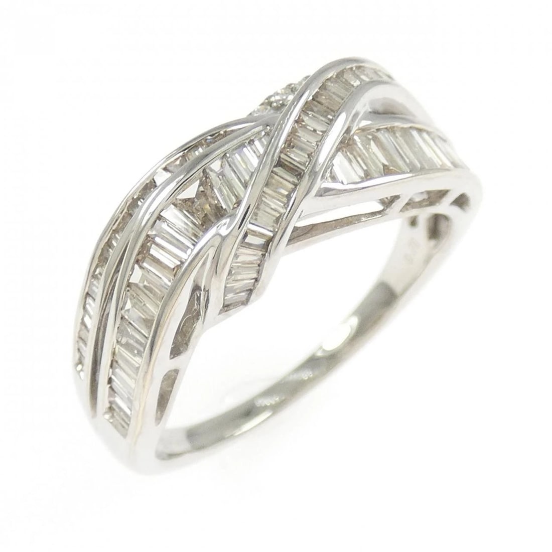 K18WG DIAMOND RING (1 of 3)