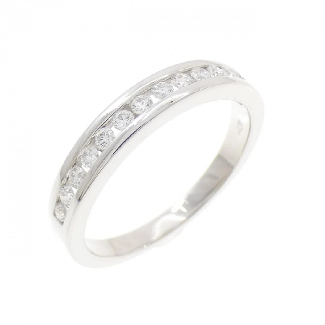 18KWG DIAMOND RING: 18KWG Diamond Ring Brand: Unbranded Type: Diamond Ring Material: 18K white gold, Main Stone/Creation Natural Color: White Gold Size: US 6 1/4 Accessories: None Accessories Notice: When purchasing