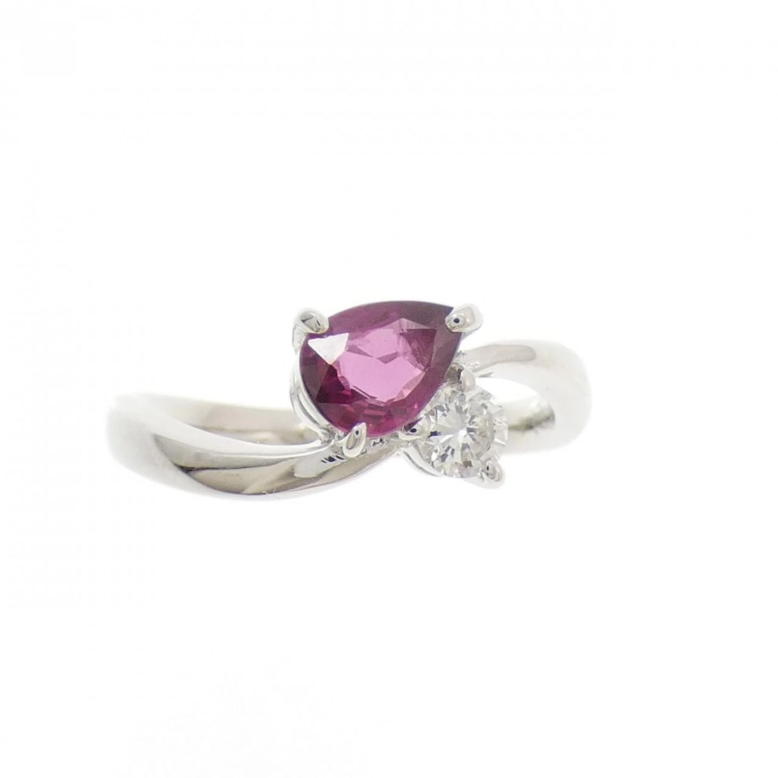 PT900 RUBY RING: PT900 Ruby Ring Brand: Unbranded Type: Ruby Ring Material: Platinum900, Main Stone/Creation Ruby Secondary Stone Diamond Color: Size: US 6 Accessories: None Accessories Notice: When purchasing