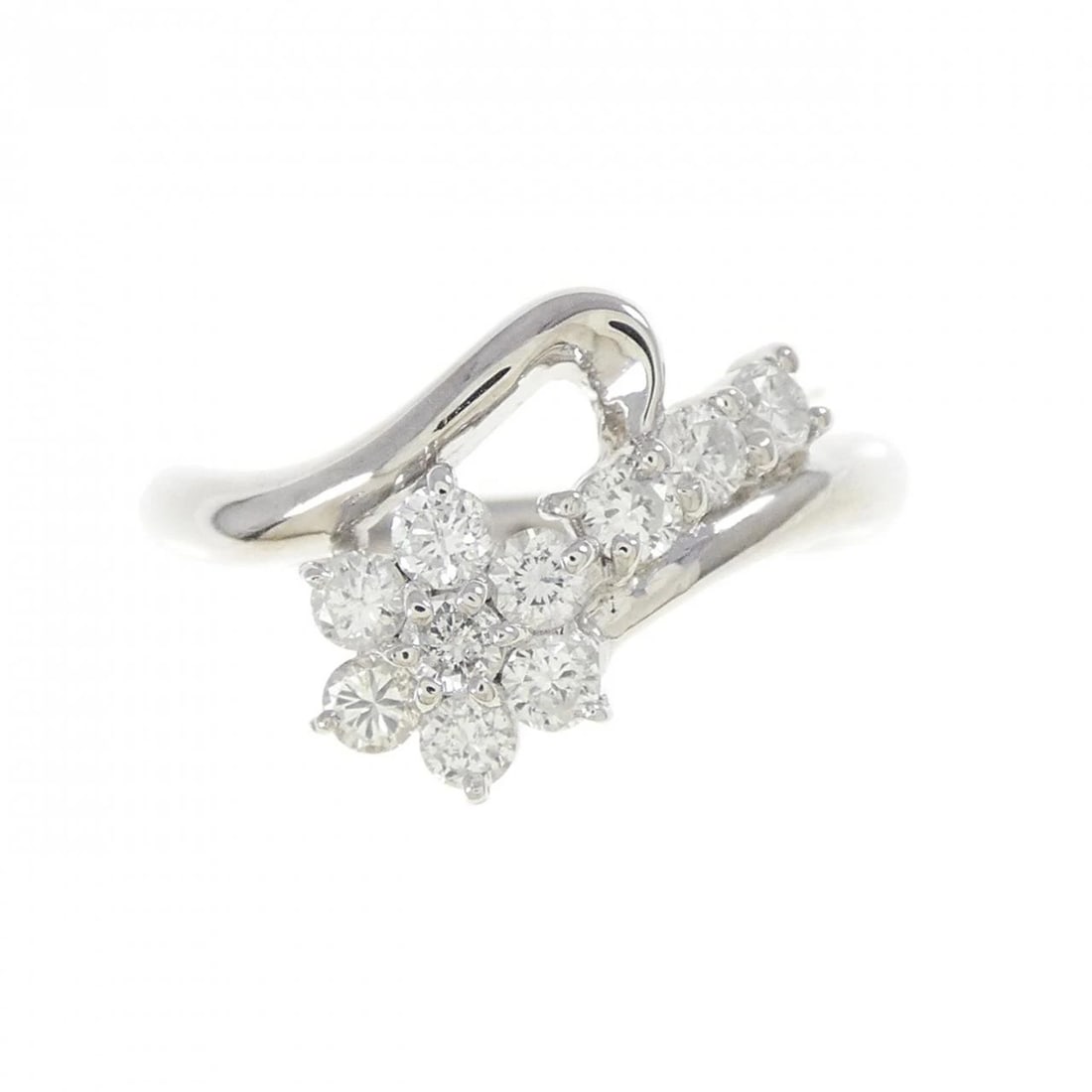 PT900 FLOWER DIAMOND RING: PT900 Flower Diamond Ring Brand: Unbranded Type: Diamond Ring Material: Platinum900, Color: Silver Size: US 6 1/4 Accessories: None Accessories Notice: When purchasing pre-owned goods, please refer