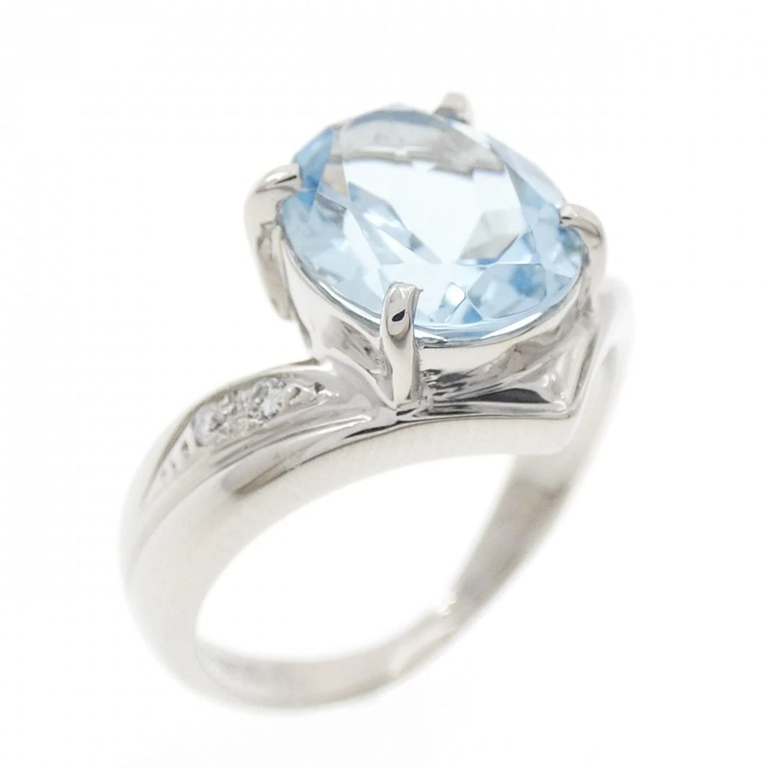 PT900 AQUAMARINE RING: PT900 Aquamarine Ring Brand: Unbranded Type: Ring Material: Platinum900, Main Stone/Creation Aquamarine Secondary Stone Diamond Color: Silver Size: US 6 1/4 Accessories: None Accessories Notice: When