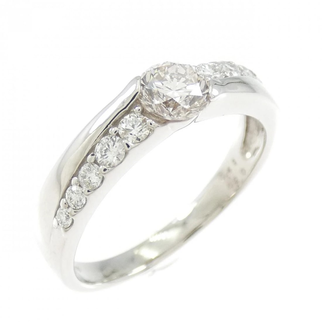 PT900 DIAMOND RING: PT900 Diamond Ring Brand: Unbranded Type: Diamond Ring Material: Platinum900, Main Stone/Creation Natural Color: Silver Size: US 6 1/4 Accessories: None Accessories Notice: When purchasing pre-owned
