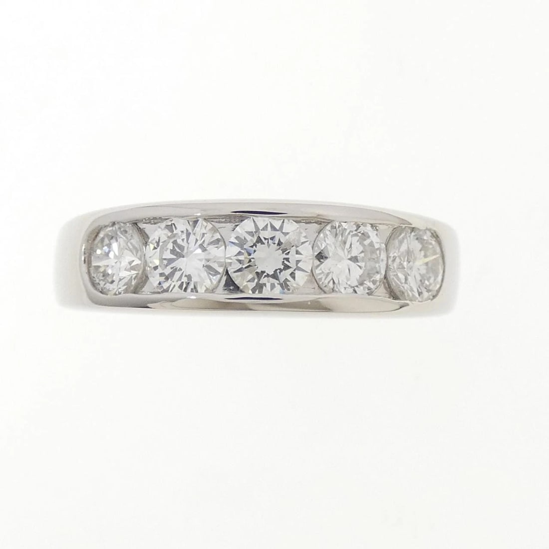 PT900 DIAMOND RING: PT900 Diamond Ring Brand: Unbranded Type: Diamond Ring Material: PT900, Main Stone/Creation Natural Color: Silver Size: US 7 1/4 Accessories: None Accessories Notice: When purchasing pre-owned goods,