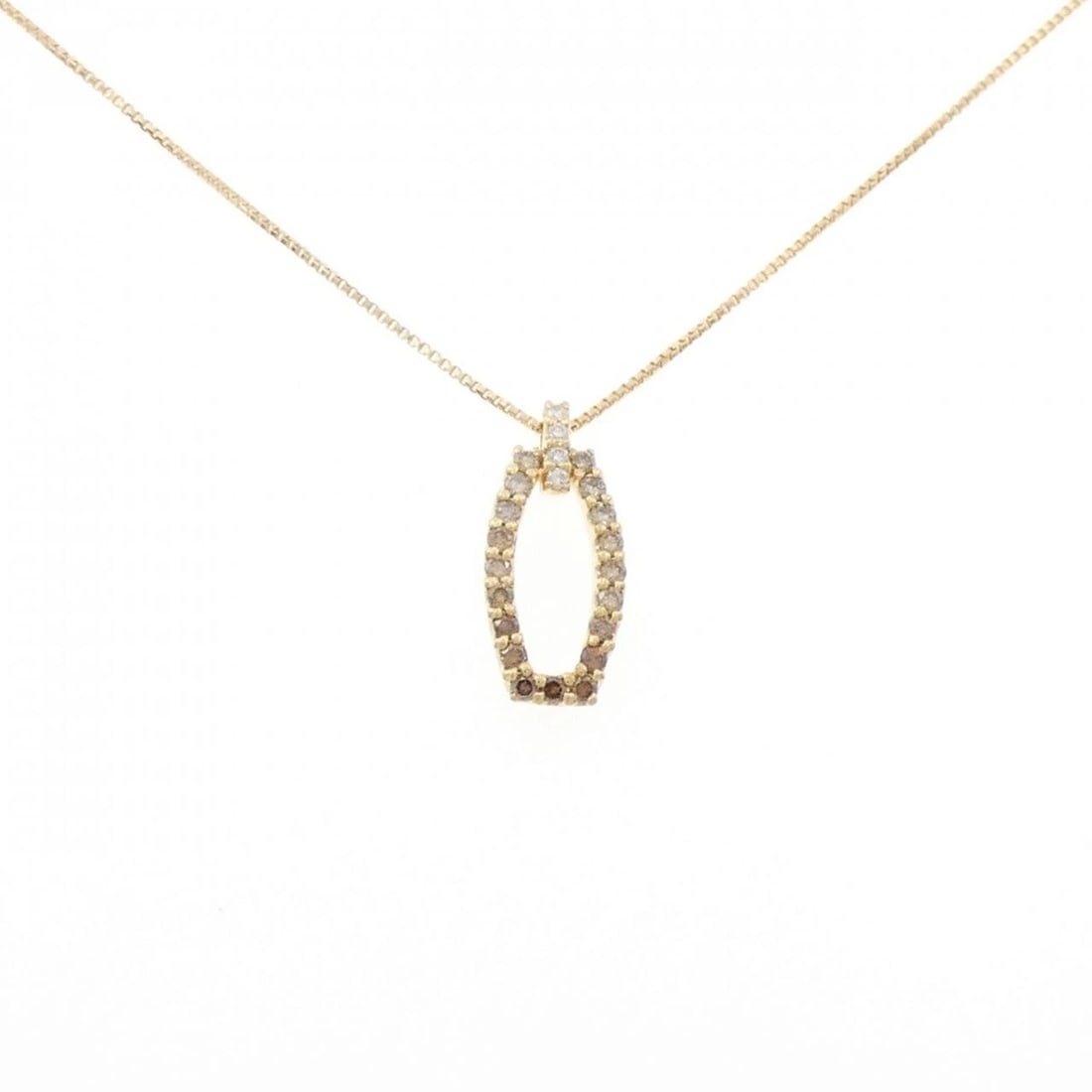 K18YG DIAMOND NECKLACE: K18YG Diamond Necklace Brand: Unbranded Type: Diamond Necklace Material: K18YG, Main Stone/Creation Natural Color: Yellow Gold Size: Actual Size Pendant length approx. x width approx.: 17.5mmx8.0mm
