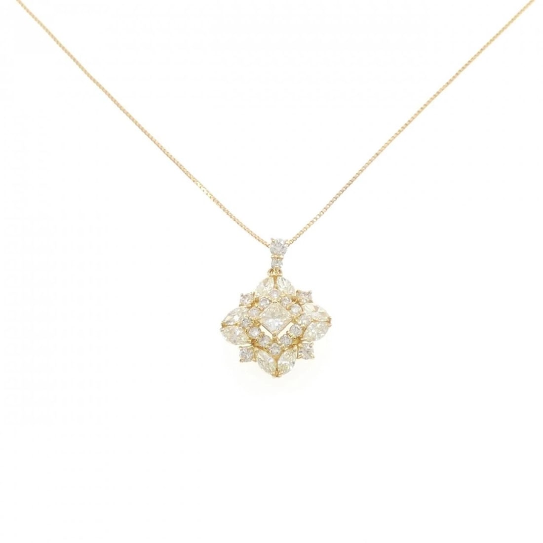K18YG DIAMOND NECKLACE: K18YG Diamond Necklace Brand: Unbranded Type: Diamond Necklace Material: K18YG, Main Stone/Creation Natural Color: Yellow Gold Size: Actual Size Pendant length approx. x width approx.: 18.5mmx13.5mm