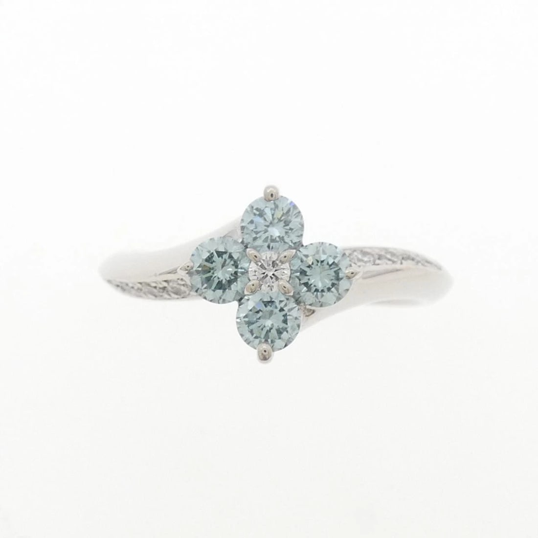 PT900 FLOWER DIAMOND RING: PT900 Flower Diamond Ring Brand: Unbranded Type: Diamond Ring Material: PT900, Main Stone/Creation Natural Color: Silver Size: US 5 3/4 Accessories: None Accessories Notice: When purchasin