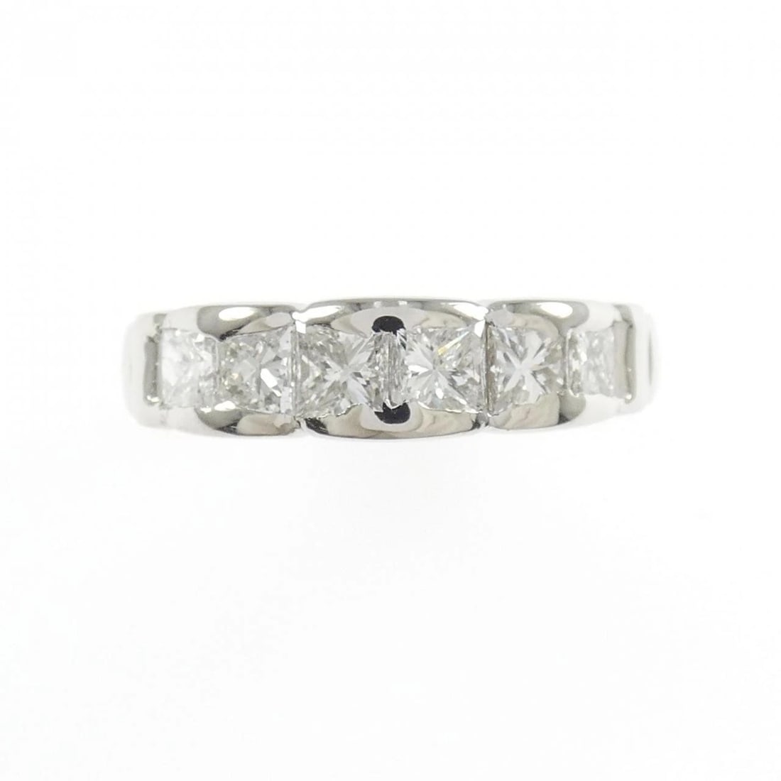 PT900 DIAMOND RING: PT900 Diamond Ring Brand: Unbranded Type: Diamond Ring Material: PT900, Main Stone/Creation Natural Color: Silver Size: US 6 3/4 Accessories: None Accessories Notice: When purchasing pre-owned goods,