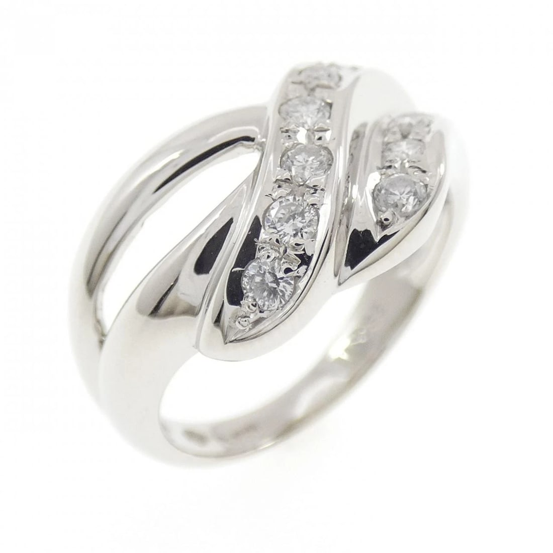 PT850 DIAMOND RING: PT850 Diamond Ring Brand: Unbranded Type: Diamond Ring Material: PT850, Main Stone/Creation Natural Color: Silver Size: US 6 1/4 Accessories: None Accessories Notice: When purchasing pre-owned goods,