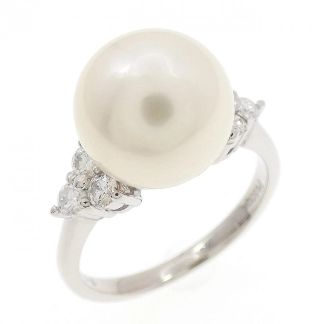 PT900 AKOYA PEARL RING: PT900 Akoya Pearl Ring Brand: Unbranded Type: akoya pearl ring Material: PT900, Main Stone/Creation Akoya PearlSecondary Stone Diamond Color: Silver Size: US 5 1/4 Accessories: None Accessories