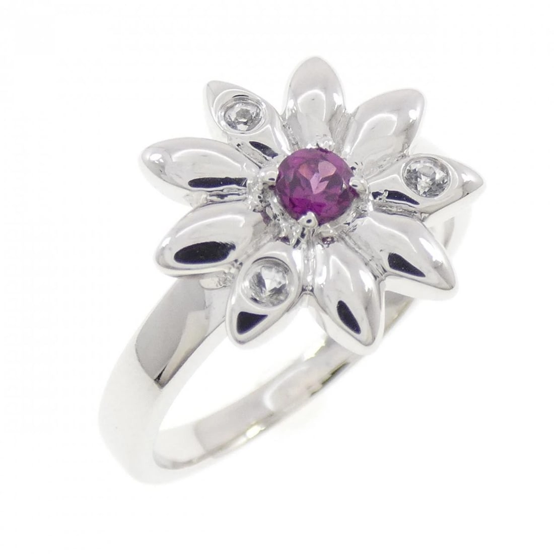 18KWG FLOWER GARNET RING: 18KWG Flower Garnet Ring Brand: Unbranded Type: Garnet Ring Material: K18WG, Main Stone/Creation GarnetSecondary Stone Cubic zirconia Color: White Gold Size: US 6 1/4 Accessories: None Accessories