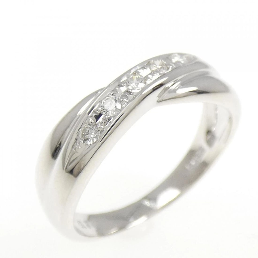 K18WG DIAMOND RING: K18WG Diamond Ring Brand: Unbranded Type: Diamond Ring Material: 18k White Gold, Main Stone/Creation Natural Color: White Gold Size: US 6 1/2 Accessories: None Accessories Notice: When purchasing