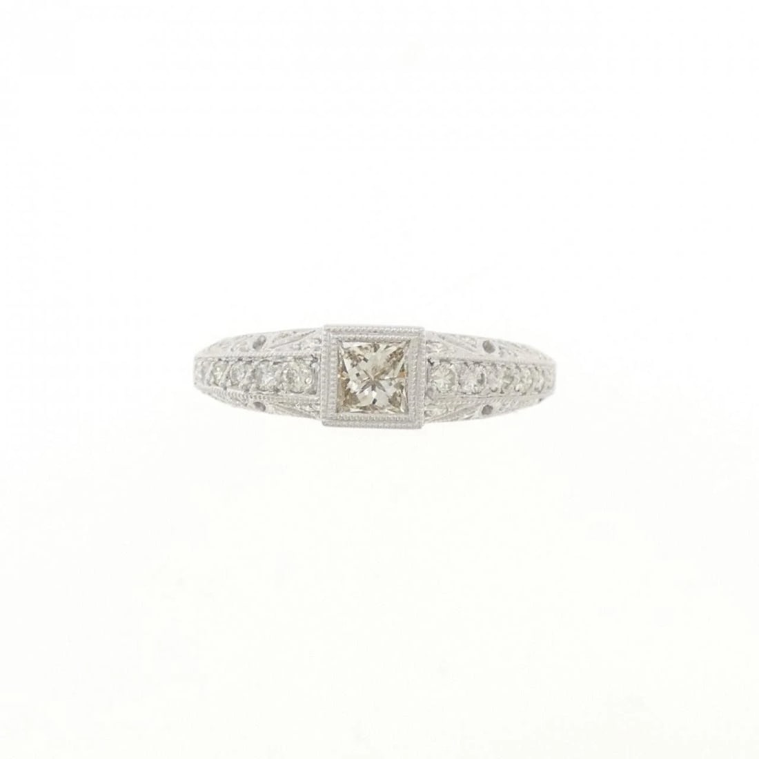 PT900 DIAMOND RING: PT900 Diamond Ring Brand: Unbranded Type: Diamond Ring Material: Platinum900, Main Stone/Creation Natural Color: Platinum Size: Approx. length x width: 28.9mm x 21.3mm Accessories: None Accessories