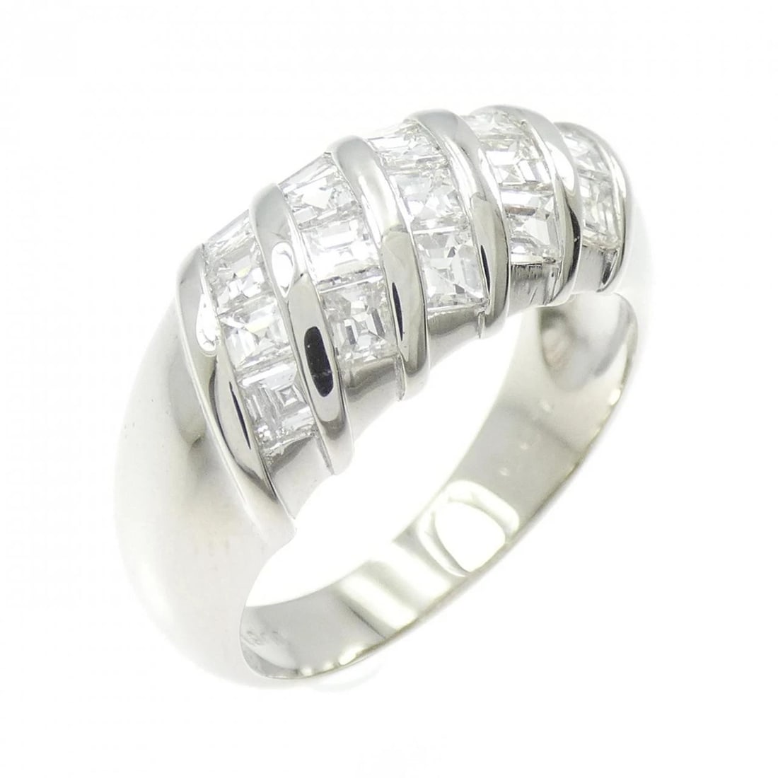 PT900 DIAMOND RING: PT900 Diamond Ring Brand: Unbranded Type: Diamond Ring Material: Platinum900, Main Stone/Creation Natural Color: Platinum Size: US 6 1/4 Accessories: None Accessories Notice: When purchasi