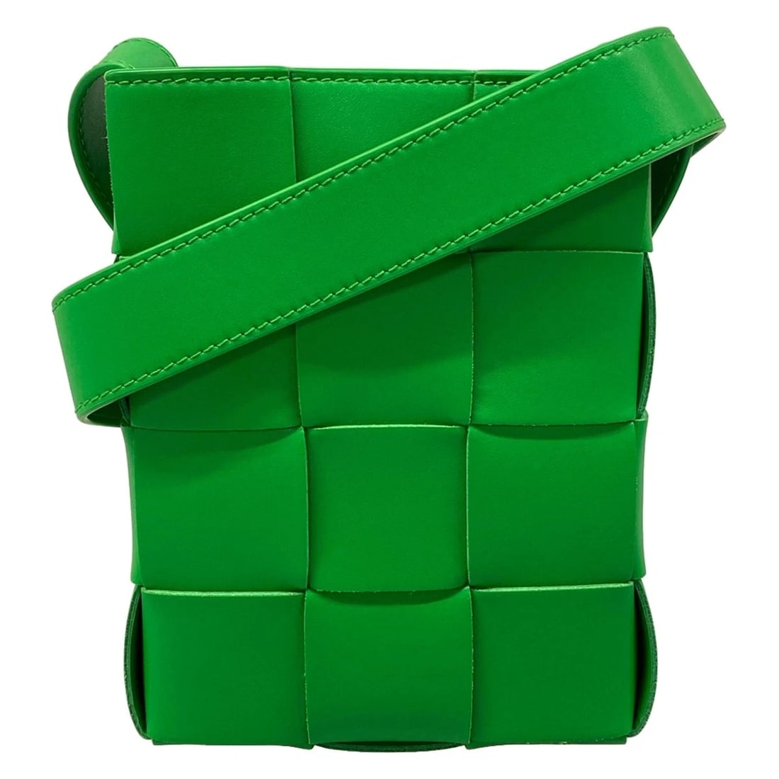 BOTTEGA VENETA CASSETTE MINI CROSSBODY BAG: BOTTEGA VENETA Cassette Mini Crossbody Bag Brand: BOTTEGA VENETA Type: Shoulder Bag Material: Exterior Material Calf Skin Color: Exterior Color Parakeet (Green) Size: Height : 7.28 inch (18.5 cm) Widt