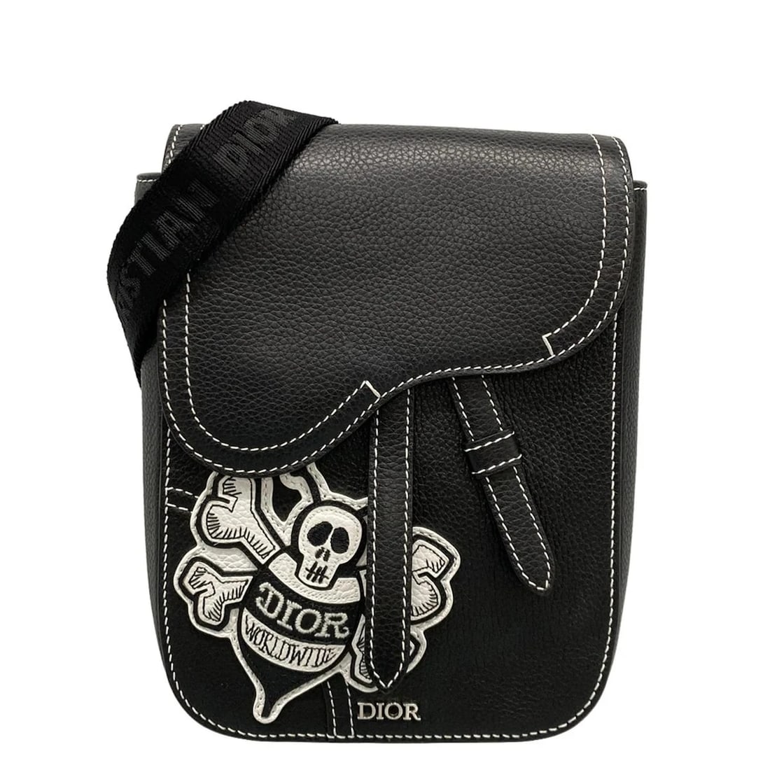 CHRISTIANDIOR DIOR AND SHAWN BEE POUTH/SHAWN STUSSY: ChristianDior DIOR AND SHAWN BEE POUTH/Shawn Stussy Brand: DIOR/ChristianDior Type: Shoulder Bag Material: Exterior Material Leather Color: Exterior Color Black Size: Height : 8.46 inch (21.5 cm) Widt