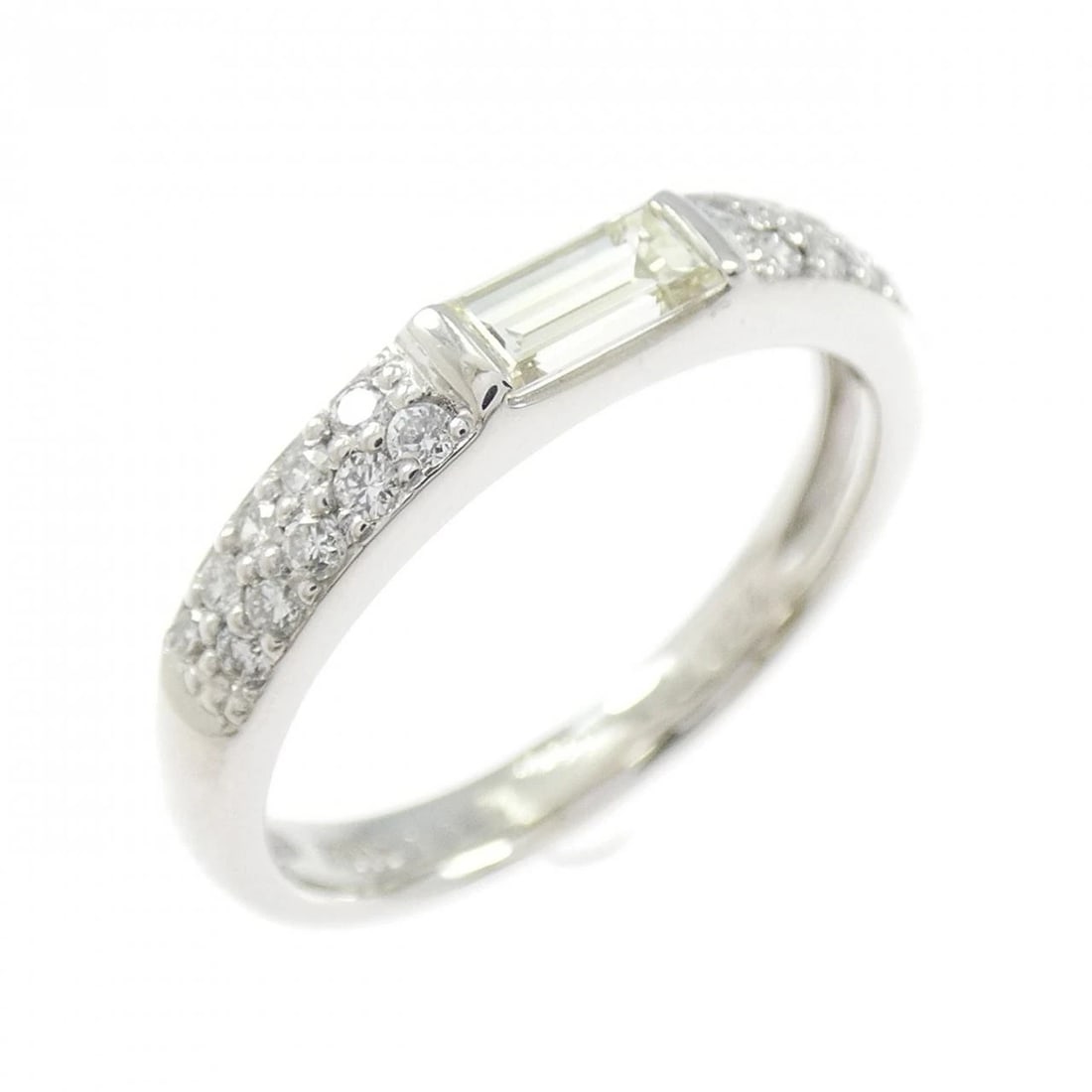 PT900 DIAMOND RING