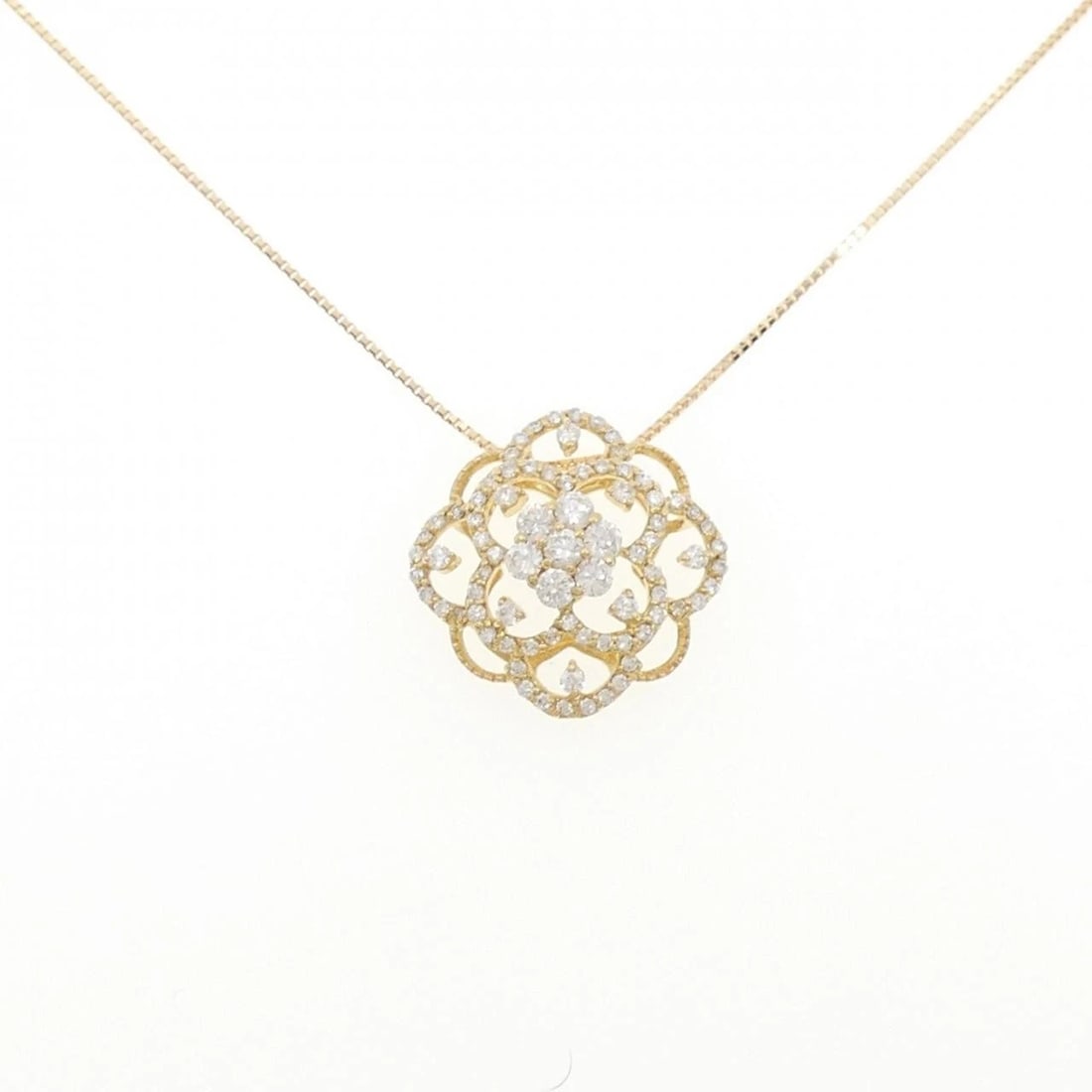 K18YG FLOWER DIAMOND NECKLACE: K18YG Flower Diamond Necklace Brand: Unbranded Type: Diamond Necklace Material: 18K Yellow Gold, Main Stone/Creation Natural Color: Yellow Gold Size: Actual Size Pendant length approx. x width