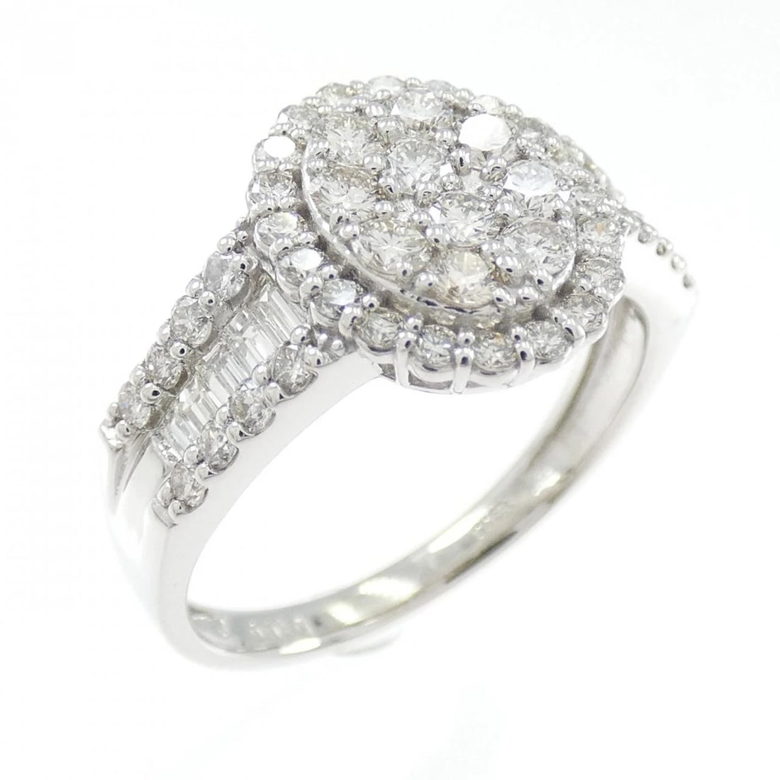 PT900 DIAMOND RING: PT900 Diamond Ring Brand: Unbranded Type: Diamond Ring Material: Platinum900, Main Stone/Creation Natural Color: Platinum Size: US 6 1/2 Accessories: None Accessories Notice: When purchasing