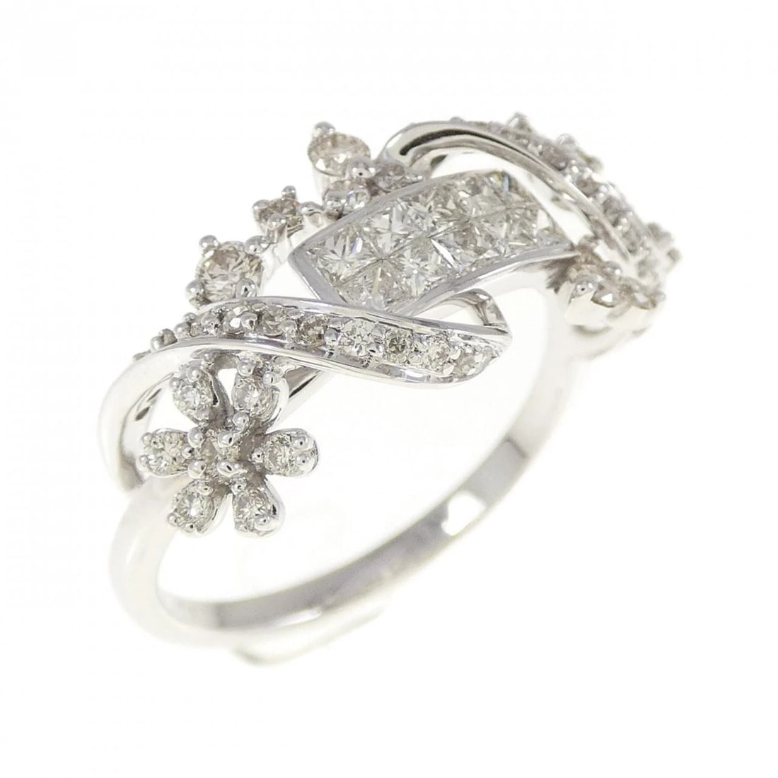 K18WG DIAMOND RING: K18WG Diamond Ring Brand: Unbranded Type: Diamond ring Material: 18k White Gold, Main Stone/Creation Natural Color: White Gold Size: US 5 3/4 Accessories: None Accessories Notice: When purchasing