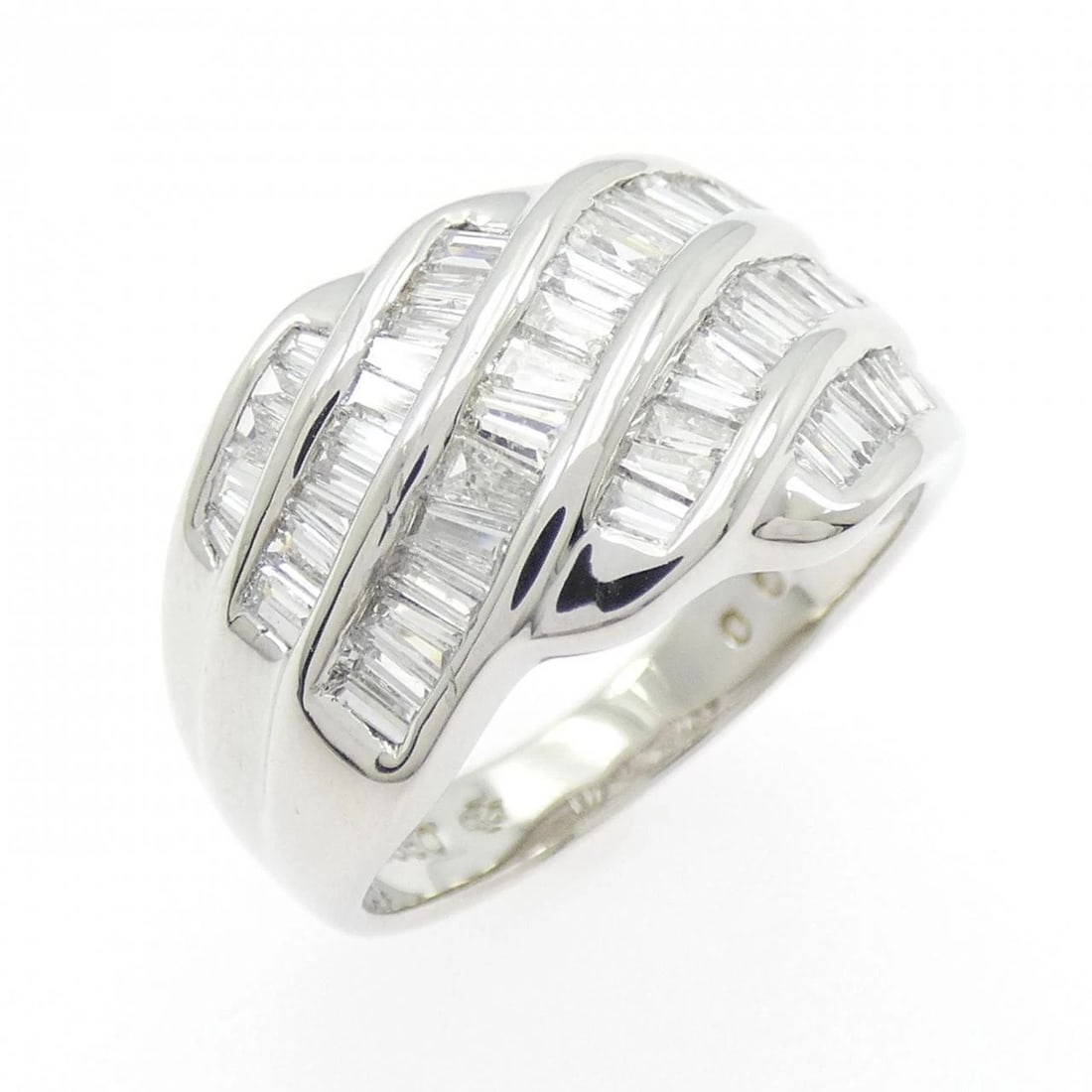 PT850 DIAMOND RING: PT850 Diamond Ring Brand: Unbranded Type: Diamond Ring Material: PT850, Main Stone/Creation Natural Color: Platinum Size: US 5 1/4 Accessories: None Accessories Notice: When purchasing pre
