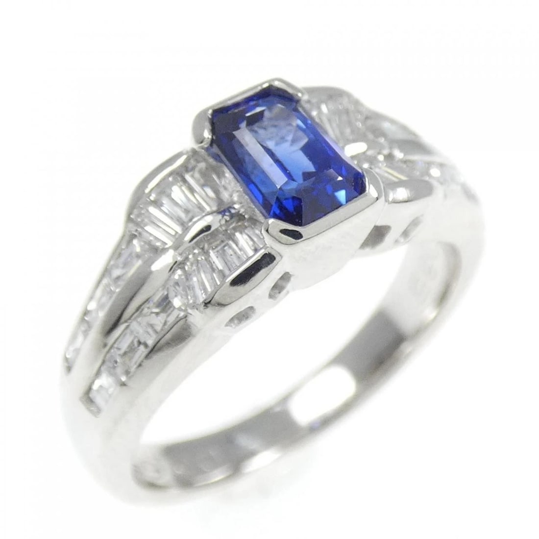 PT SAPPHIRE RING: PT Sapphire Ring Brand: Unbranded Type: Sapphire Ring Material: Platinum, Main Stone/Creation Natural Color: Platinum Size: US 5 1/4 Accessories: None Accessories Notice: When purchasing pre-owned
