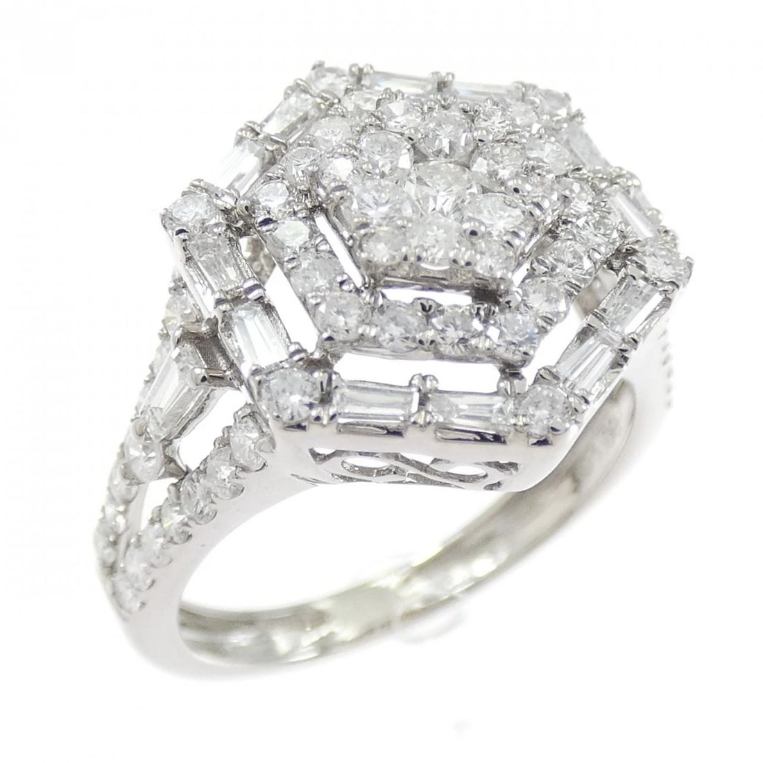K18WG DIAMOND RING: K18WG Diamond Ring Brand: Unbranded Type: Diamond Ring Material: K18 white gold, Main Stone/Creation Natural Color: White gold Size: US 4 Accessories: None Accessories Notice: When purchasing