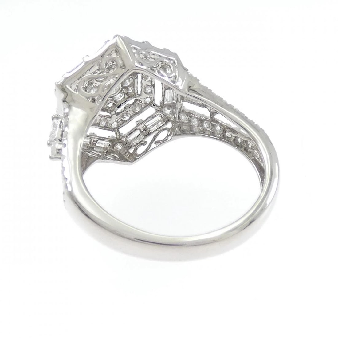 K18WG DIAMOND RING - 3
