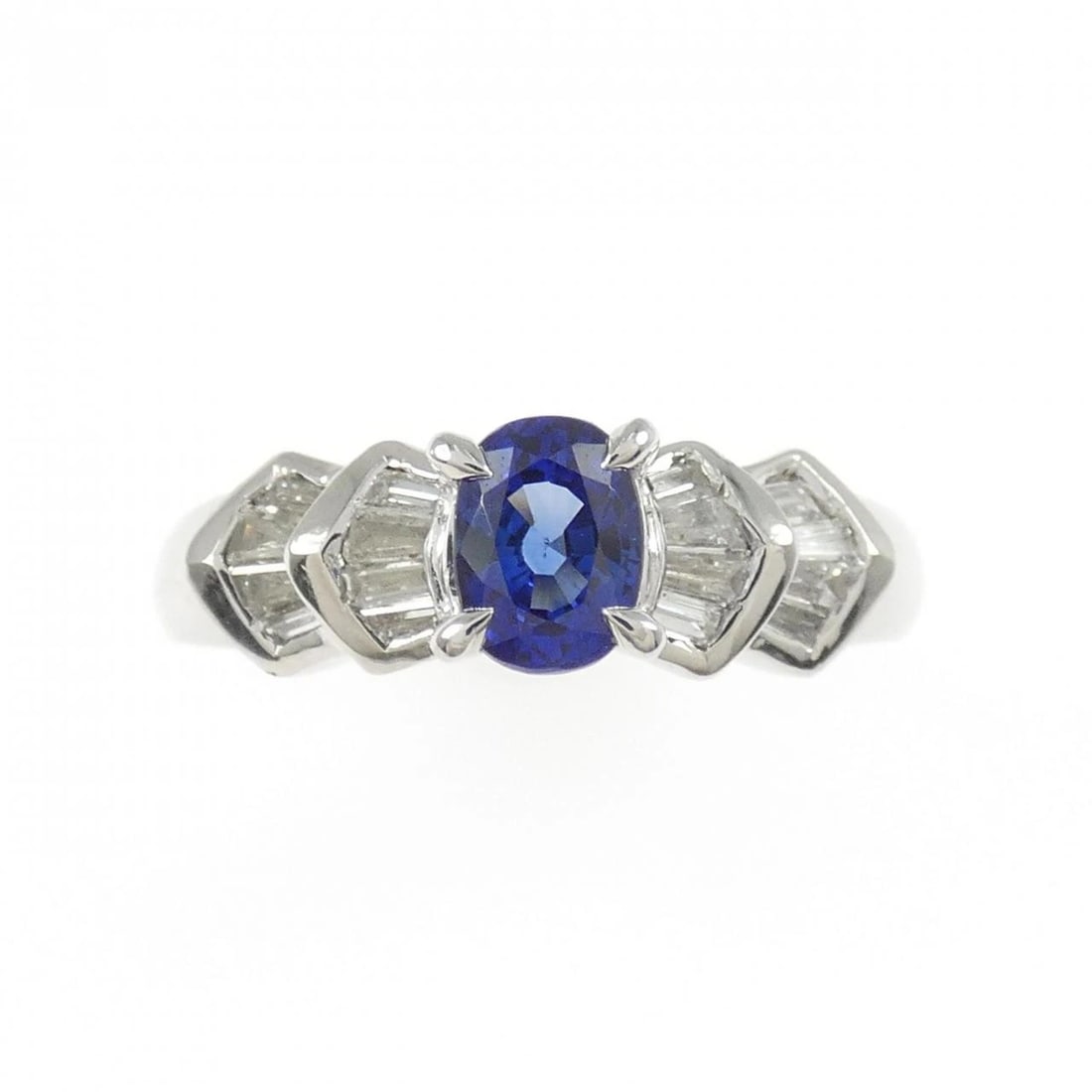 PT900 SAPPHIRE RING: PT900 Sapphire Ring Brand: Unbranded Type: Sapphire Ring Material: Platinum900, Main Stone/Creation Sapphire Secondary stone Diamond Color: Silver Size: US 5 Accessories: None Accessories Notice: