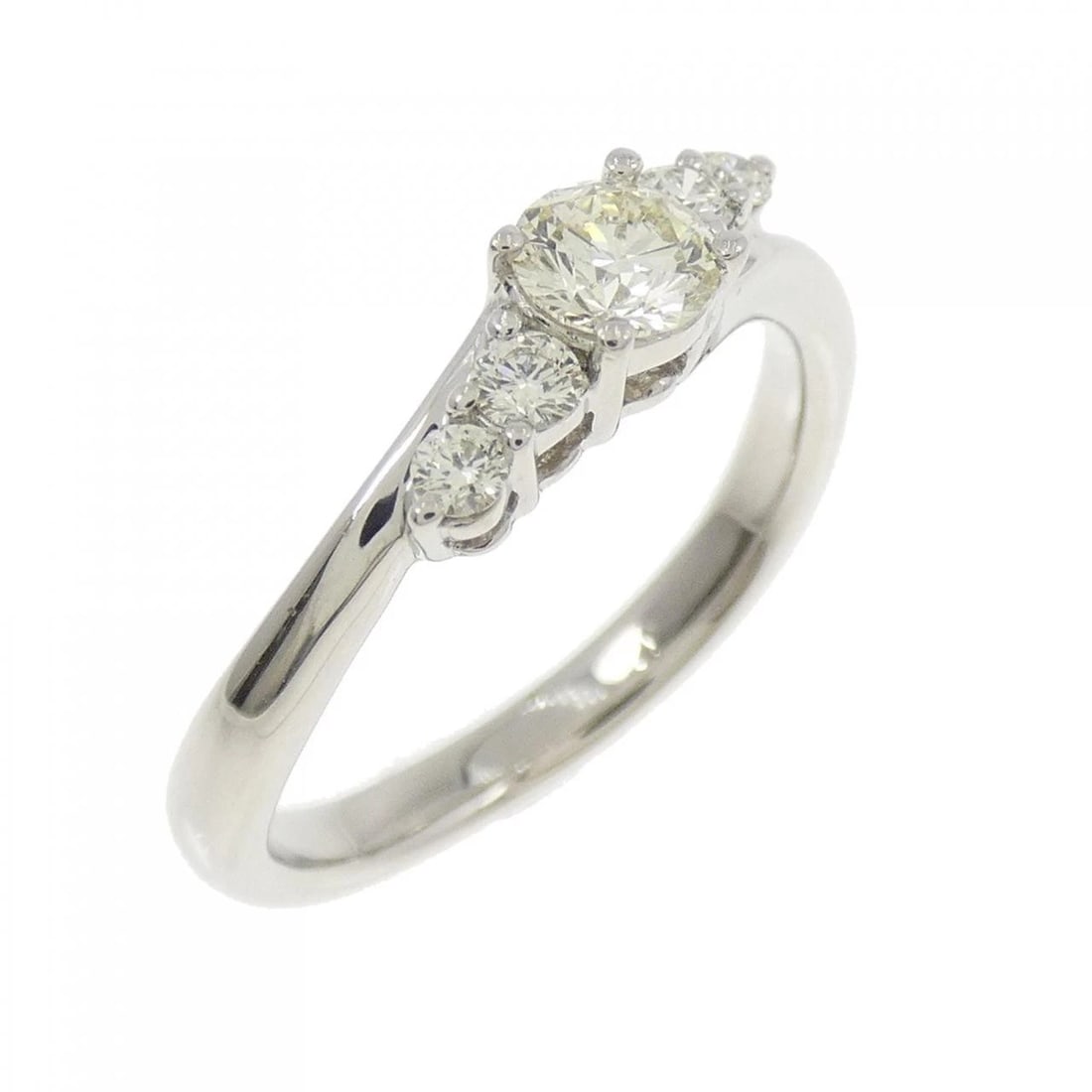 PT900 DIAMOND RING: PT900 Diamond Ring Brand: Unbranded Type: Diamond ring Material: Platinum900, Main Stone/Creation Natural Color: Silver Size: US 5 1/4 Accessories: None Accessories Notice: When purchasing pre-owned