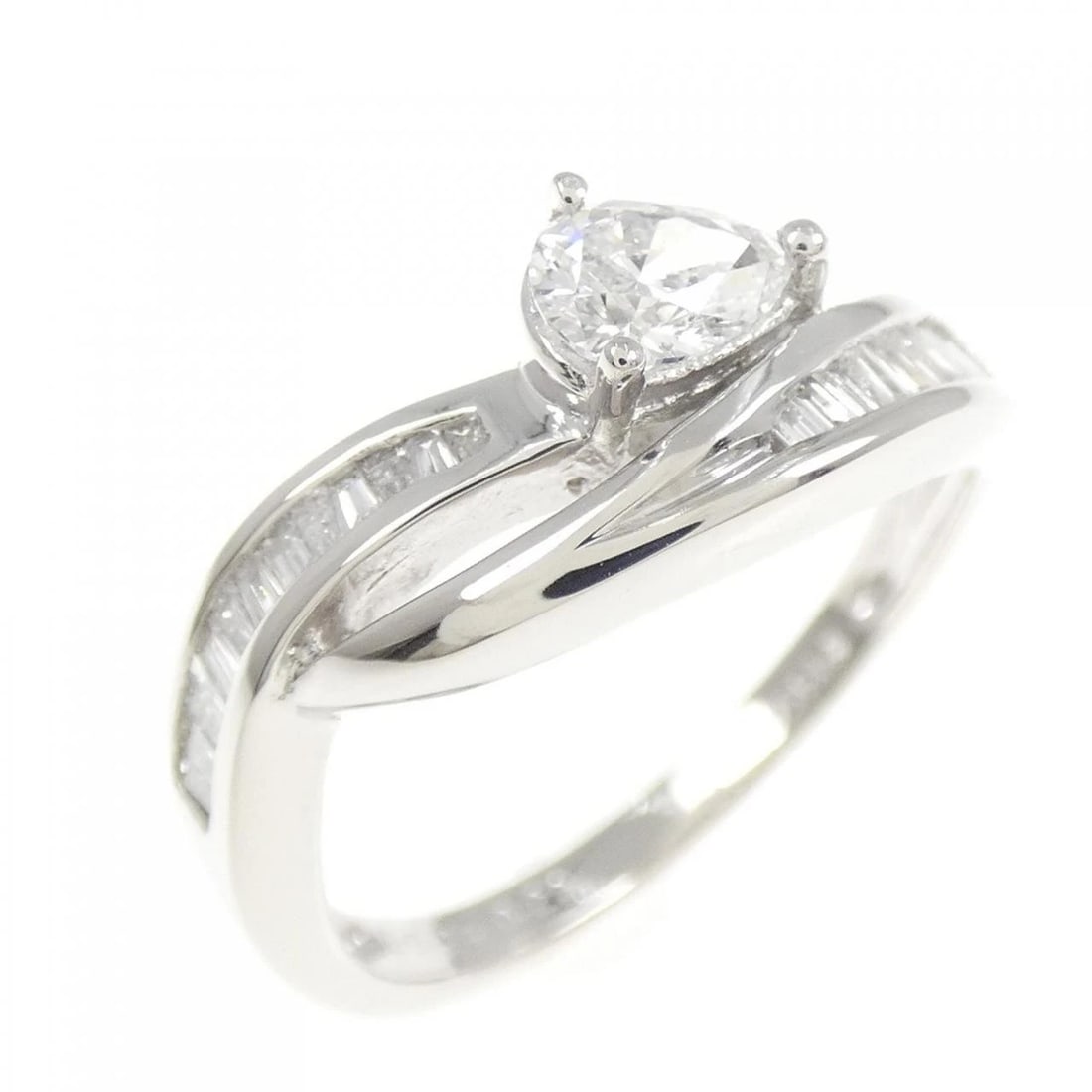 PT950 DIAMOND RING: PT950 Diamond Ring Brand: Unbranded Type: Diamond Ring Material: PT950, Main Stone/Creation Natural Color: Silver Size: US 6 1/2 Accessories: None Accessories Notice: When purchasing pre-owned goods,