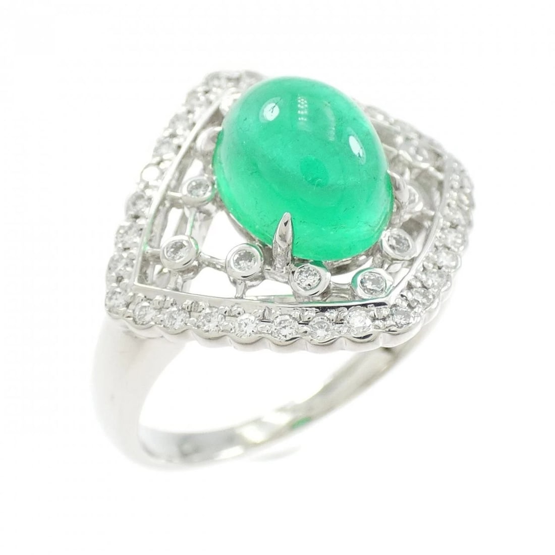 PT900 EMERALD RING: PT900 Emerald Ring Brand: Unbranded Type: Emerald Ring Material: PT900, Main Stone/Creation Emerland SEcondary Stone Diamond Color: Silver Size: US 7 1/4 Accessories: None Accessories Noti