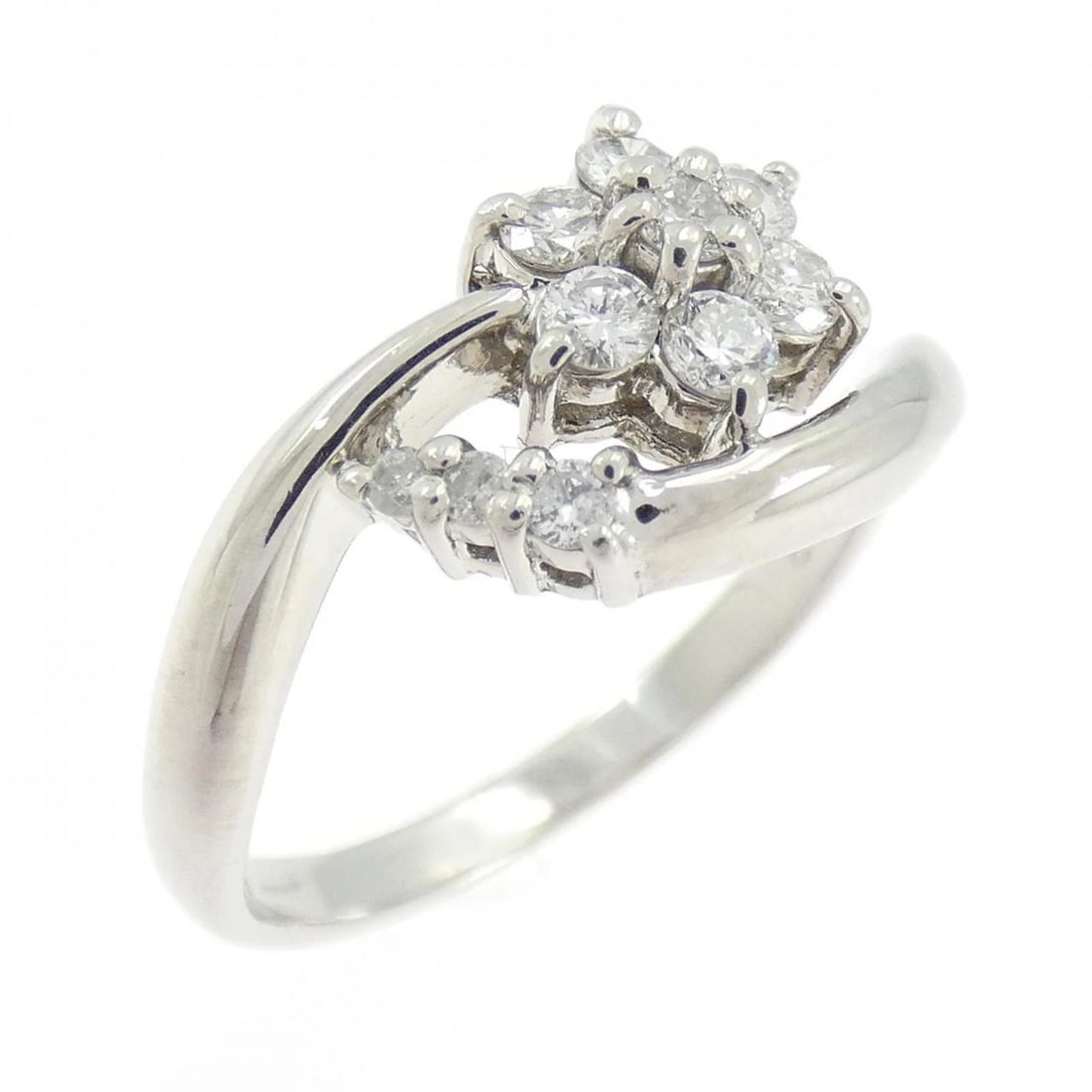 PT900 FLOWER DIAMOND RING: PT900 Flower Diamond Ring Brand: Unbranded Type: Diamond Ring Material: PT900, Main Stone/Creation Natural Color: Silver Size: US 5 3/4 Accessories: None Accessories Notice: When purchasing pre-owned
