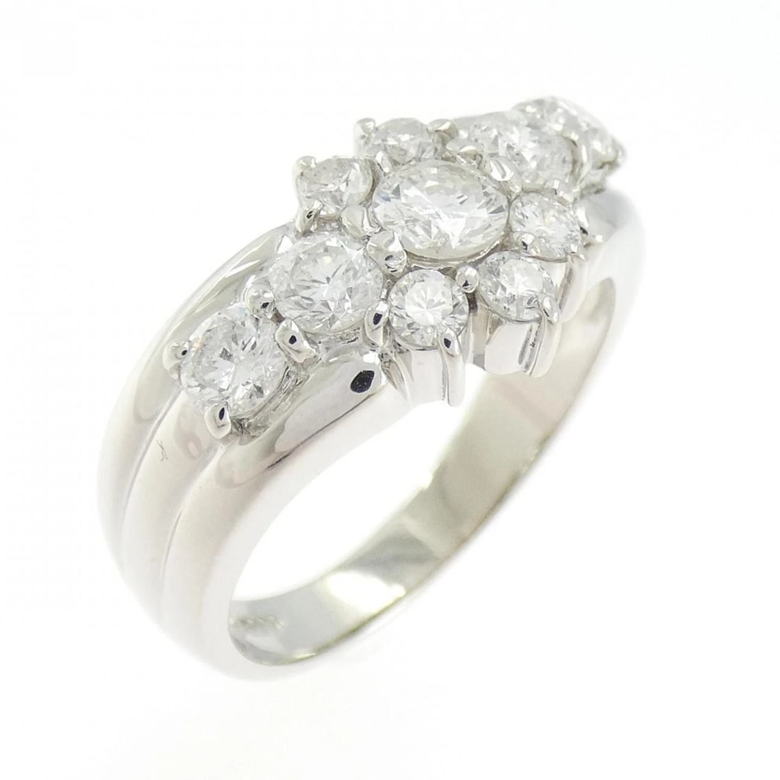 PT900 DIAMOND RING (1 of 2)