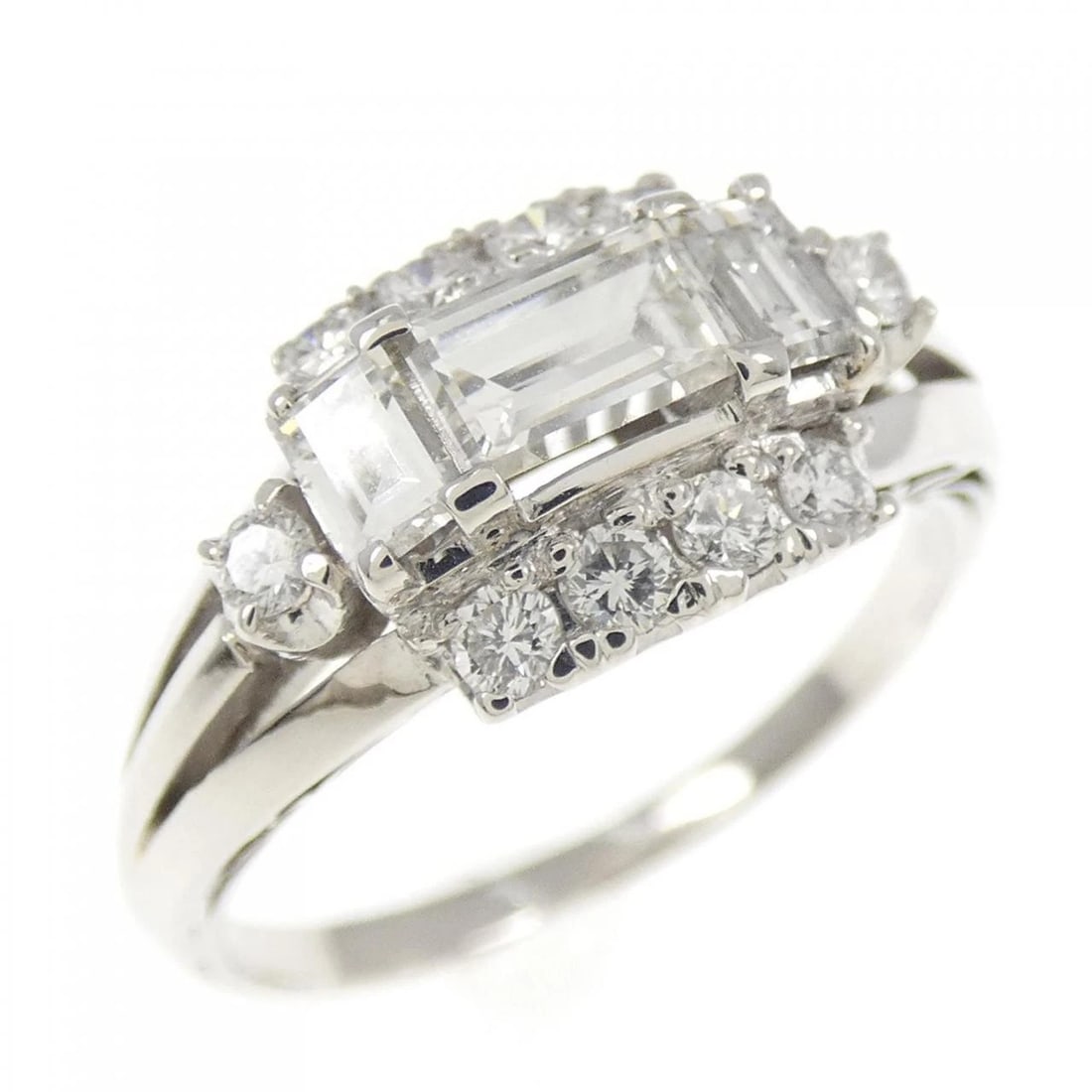 PT850 DIAMOND RING: PT850 Diamond Ring Brand: Unbranded Type: Diamond Ring Material: PT850, Main Stone/Creation Natural Color: Silver Size: US 5 3/4 Accessories: None Accessories Notice: When purchasing pre-owned goods,