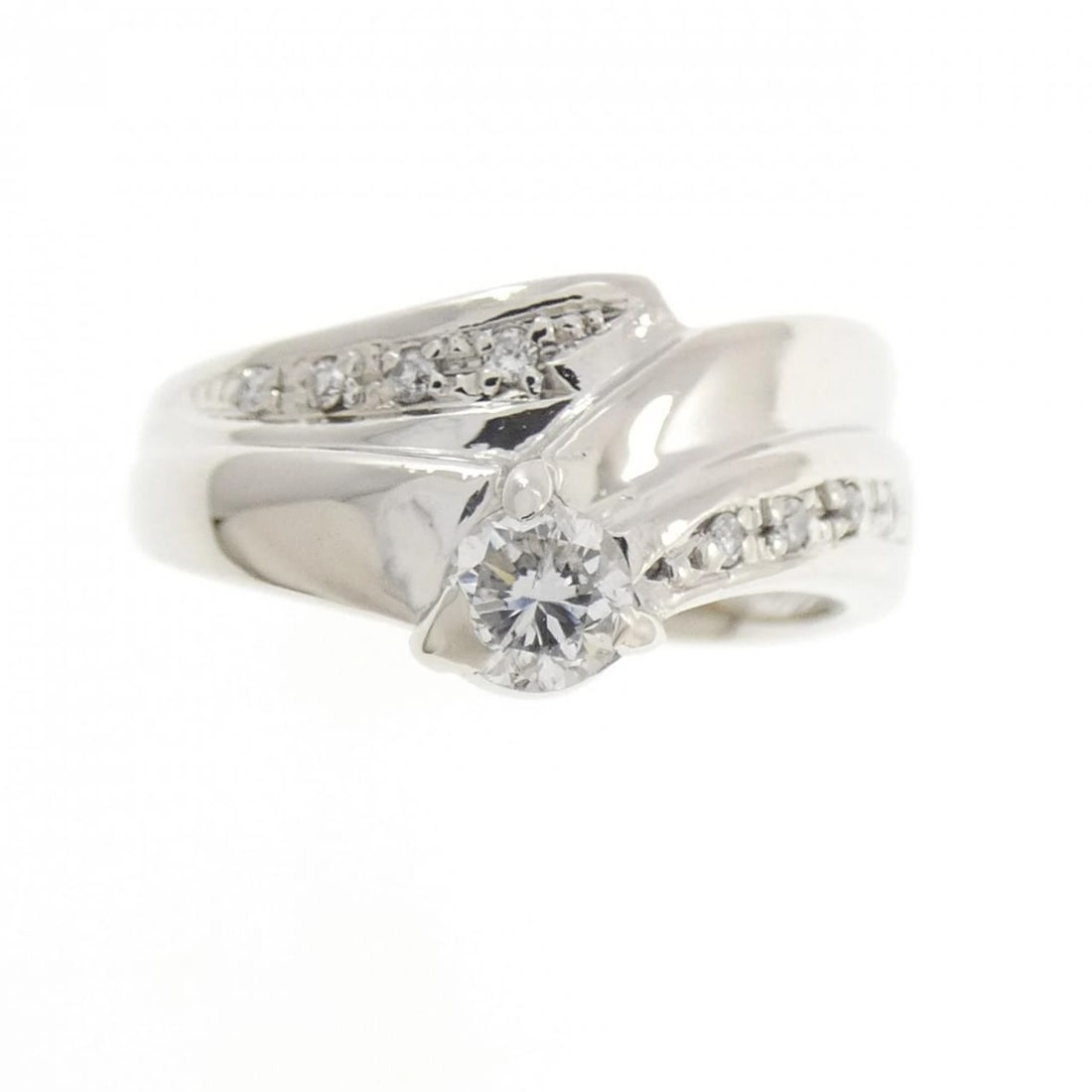 PT900 DIAMOND RING: PT900 Diamond Ring Brand: Unbranded Type: Diamond Ring Material: PT900, Main Stone/Creation Natural Color: Silver Size: US 6 1/4 Accessories: None Accessories Notice: When purchasing pre-owned goods,