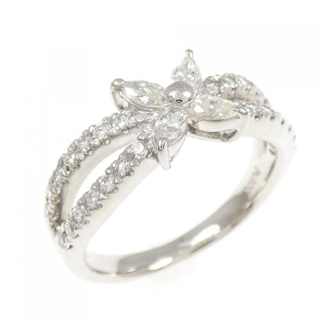 PT900 FLOWER DIAMOND RING: PT900 Flower Diamond Ring Brand: Unbranded Type: Diamond Ring Material: PT900, Main Stone/Creation Natural Color: Silver Size: US 5 Accessories: None Accessories Notice: When purchasing pre-owned
