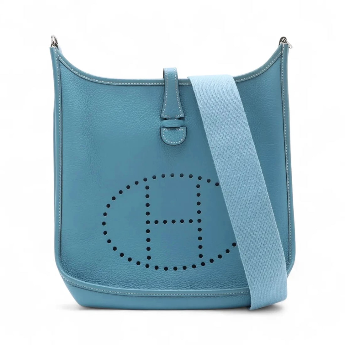 HERMES EVELYN 2 29 PM TAURILLON CLEMENCE BLUE JEAN SILVER: Hermes evelyn 2 29 PM Taurillon Clemence Blue Jean Silver Brand: Hermès Type: Shoulder bag Material: Taurillon Clemence Color: Blue Jean Size: Height:12.0inch Length:11.2inch Depth:3.1inch Shoulder h