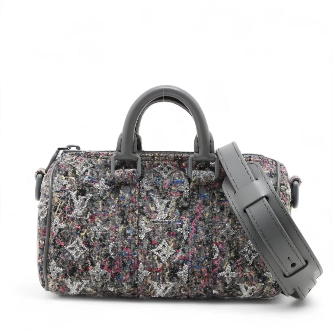LOUIS VUITTON LV FELT KEEPALL MULTICOLOR: Louis Vuitton LV felt Keepall Multicolor Brand: Louis Vuitton Type: Hand bag Material: none Color: Multicolor Size: Height:4.7inch Length:8.3inch Depth:3.5inch Handle height:2.0inch Accessories: N